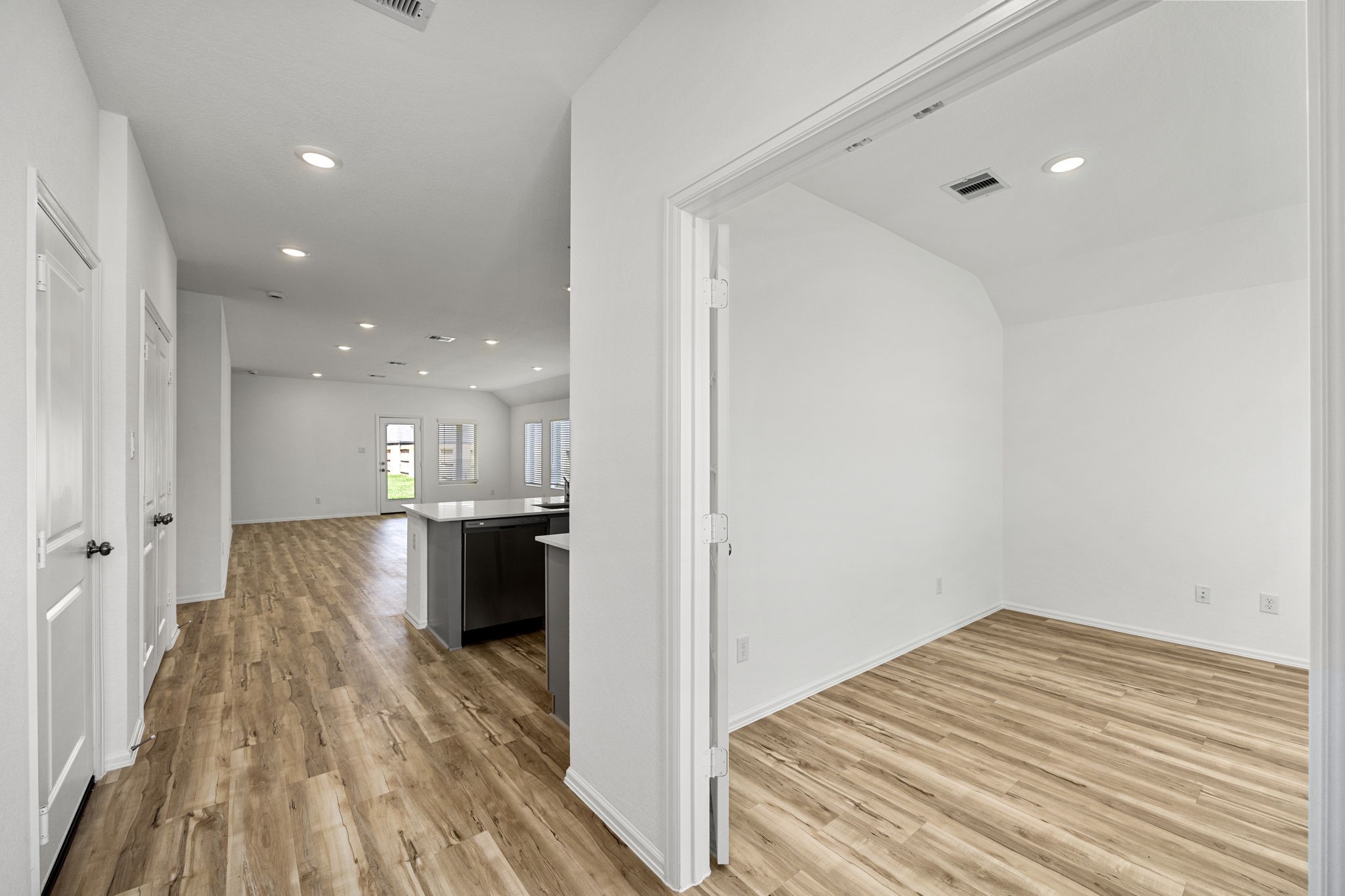 7339 Bartoncliff Drive Property Photo 4