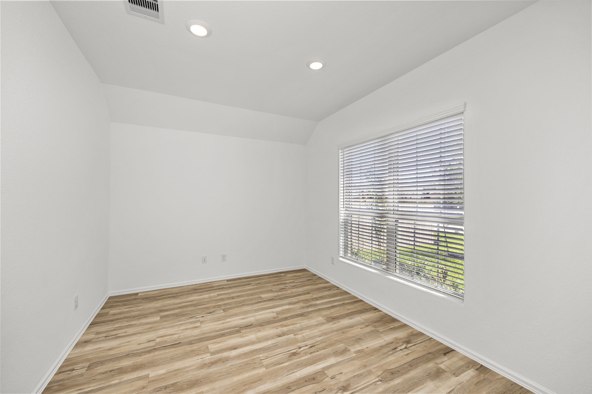 7339 Bartoncliff Drive Property Photo 7