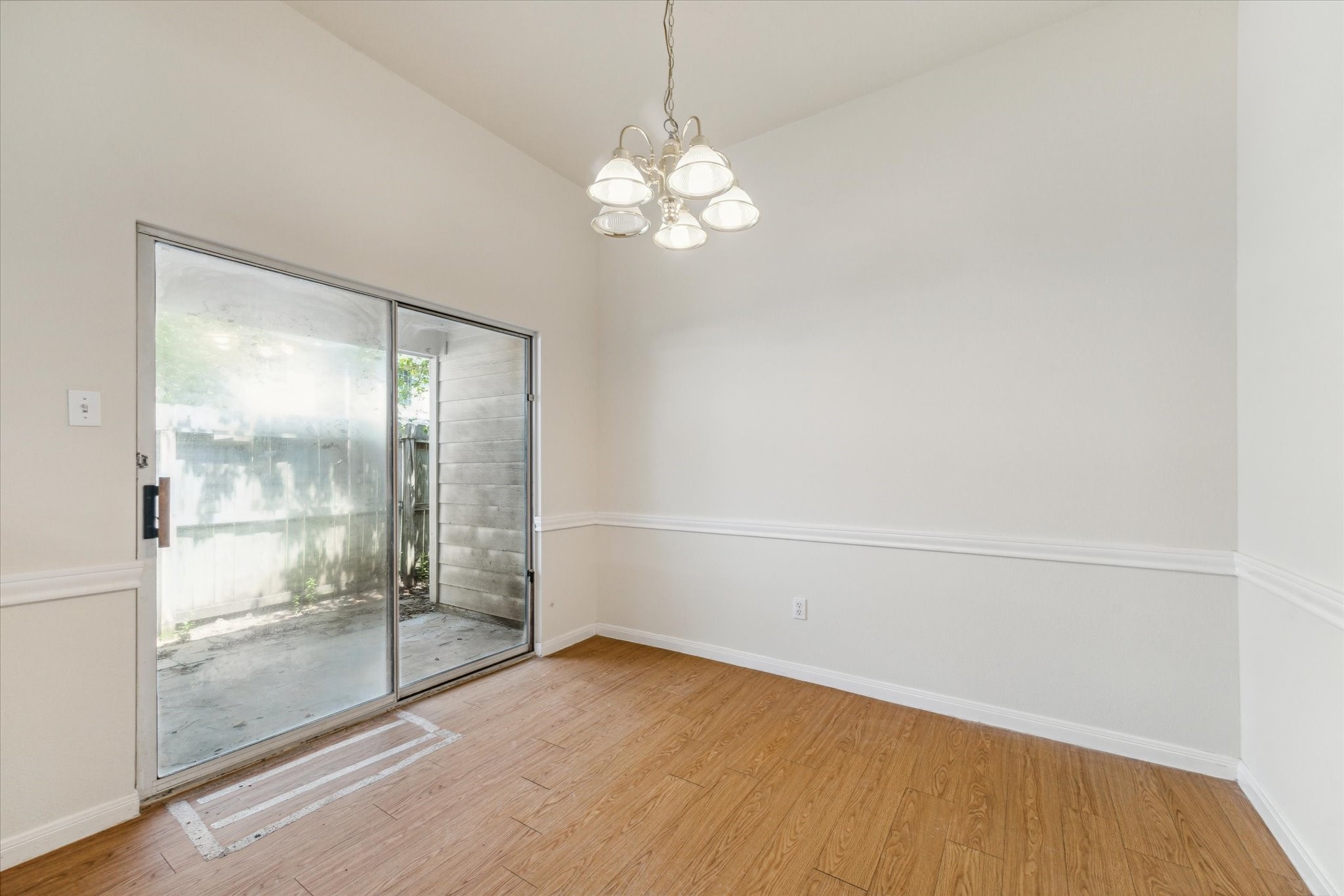 1806 Arbor Glen Property Photo 3