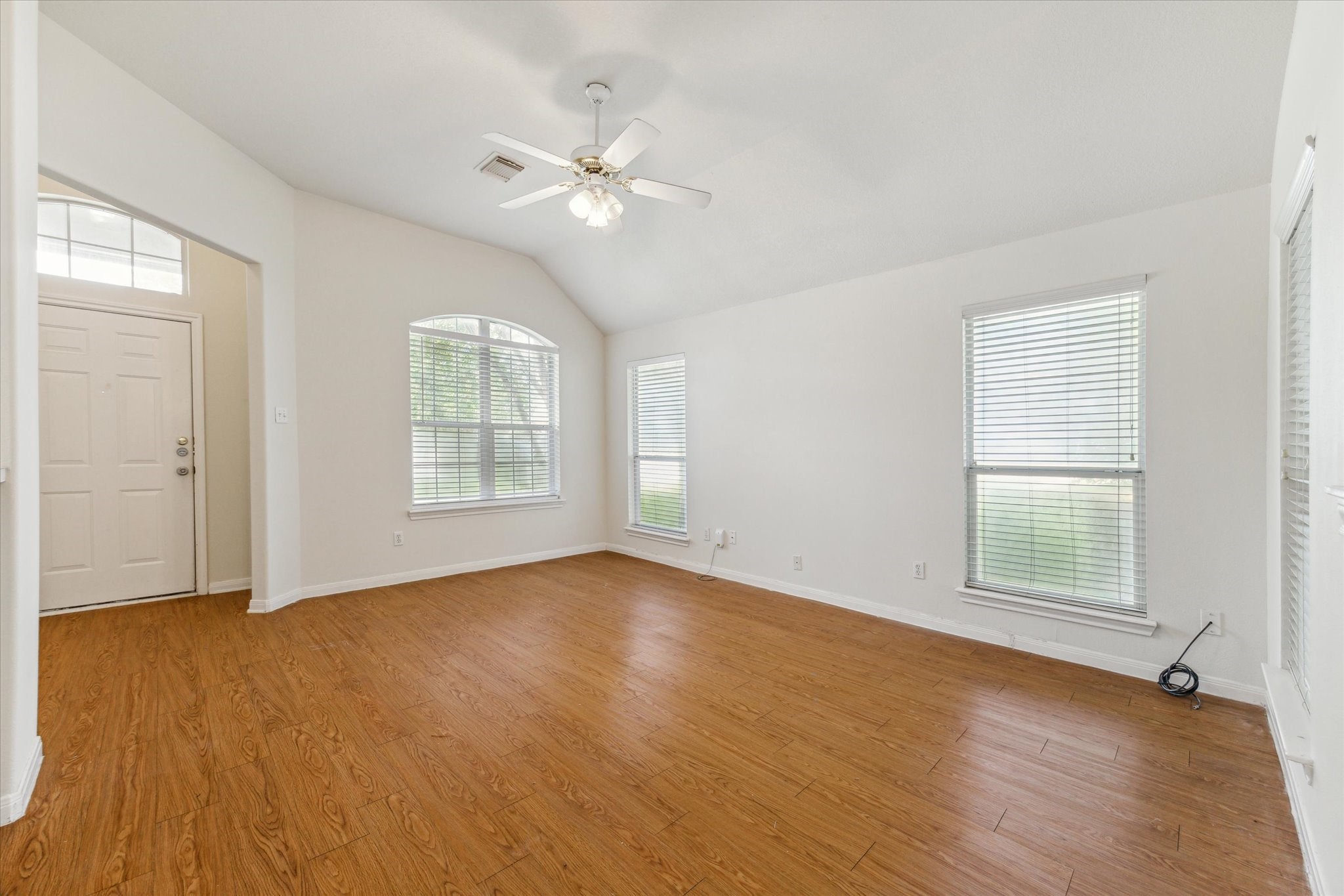 1806 Arbor Glen Property Photo 5