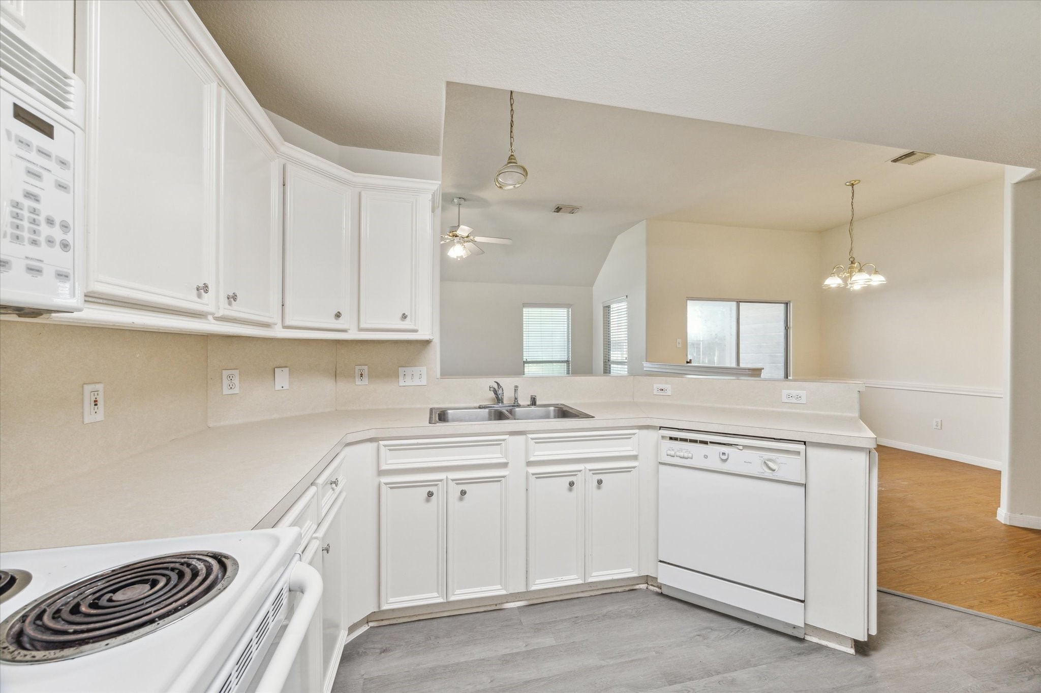 1806 Arbor Glen Property Photo 8