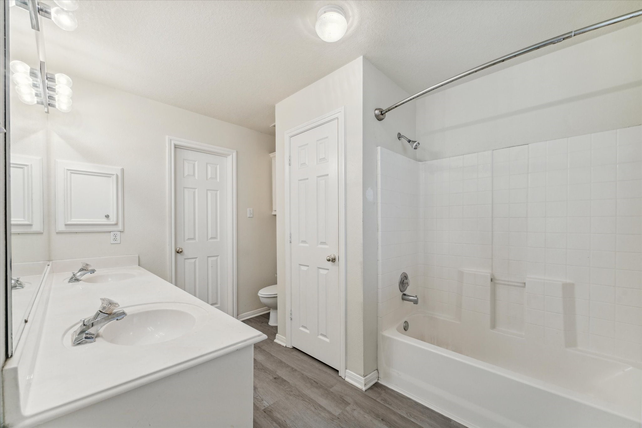 1806 Arbor Glen Property Photo 11