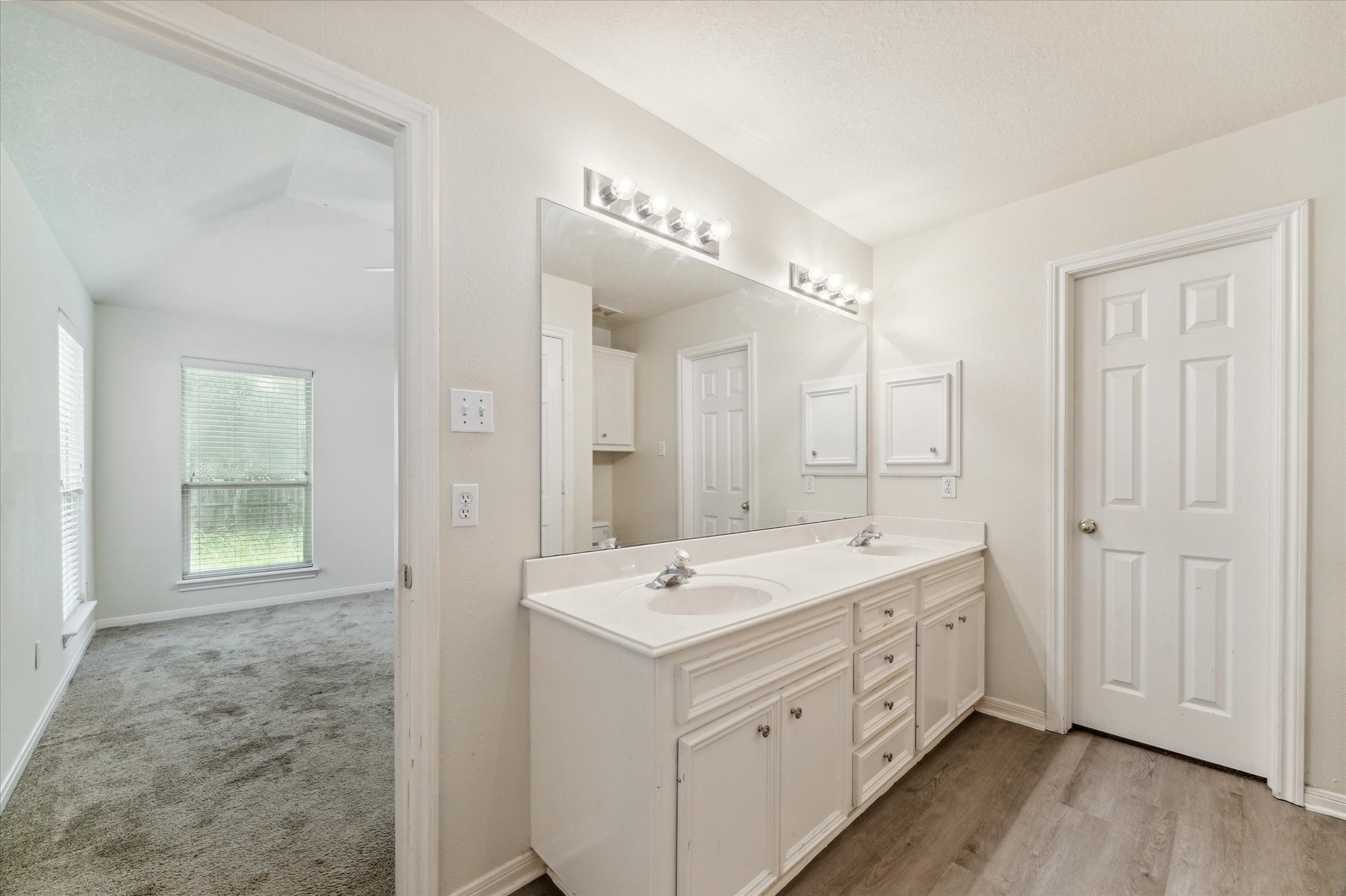 1806 Arbor Glen Property Photo 12