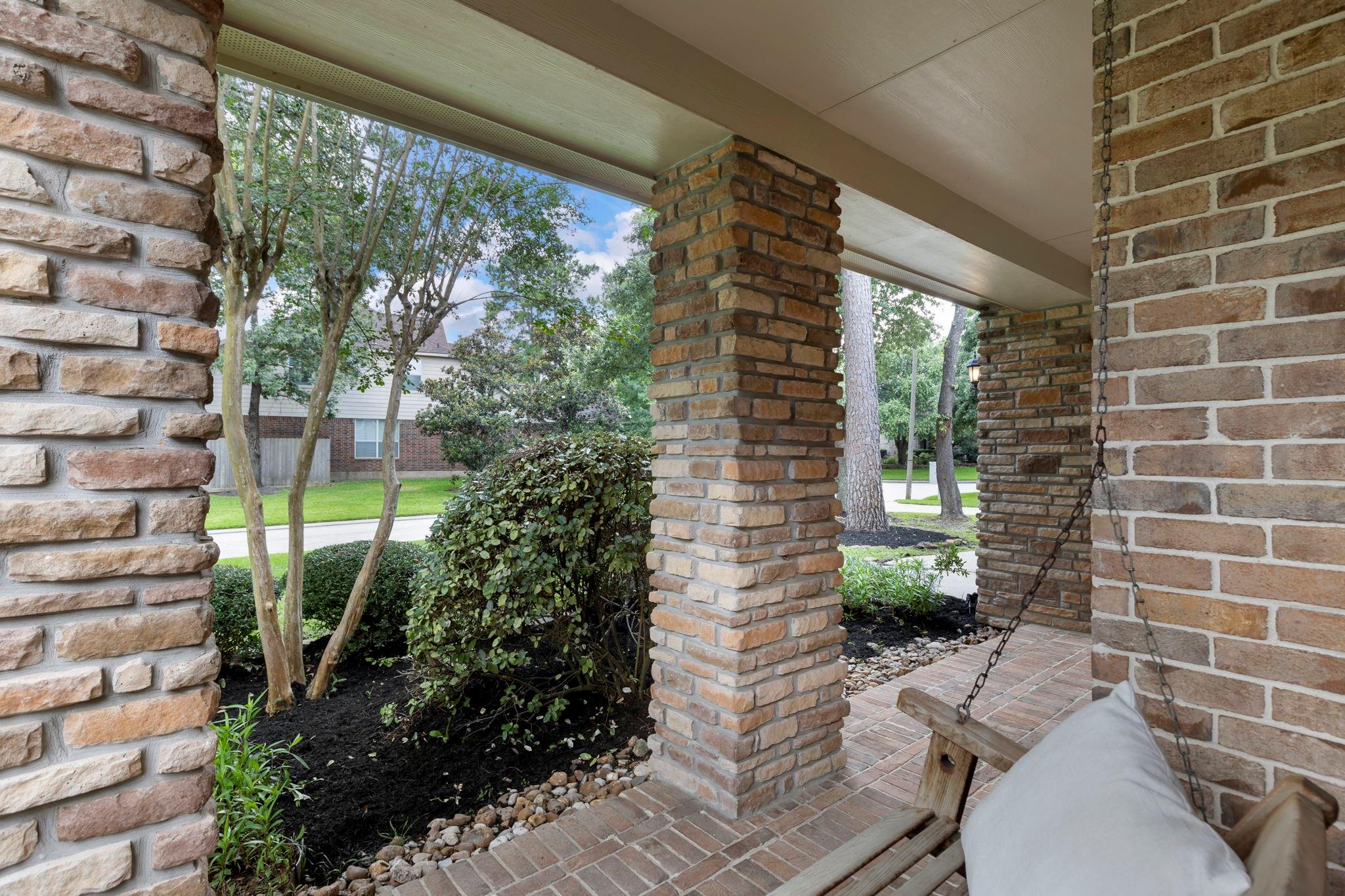 14 N Bardsbrook Circle, The Woodlands Tx 77382 Property Photo 4