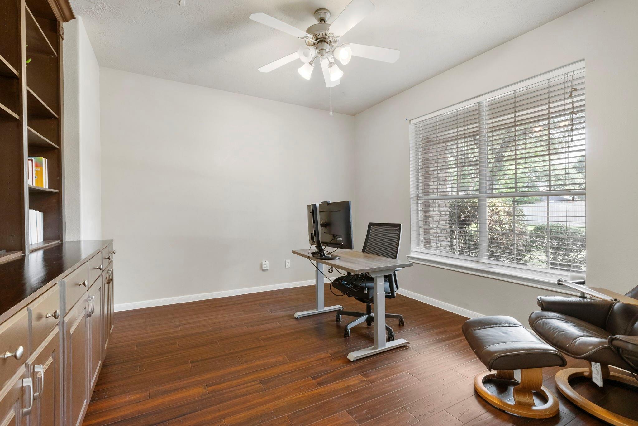 14 N Bardsbrook Circle, The Woodlands Tx 77382 Property Photo 8