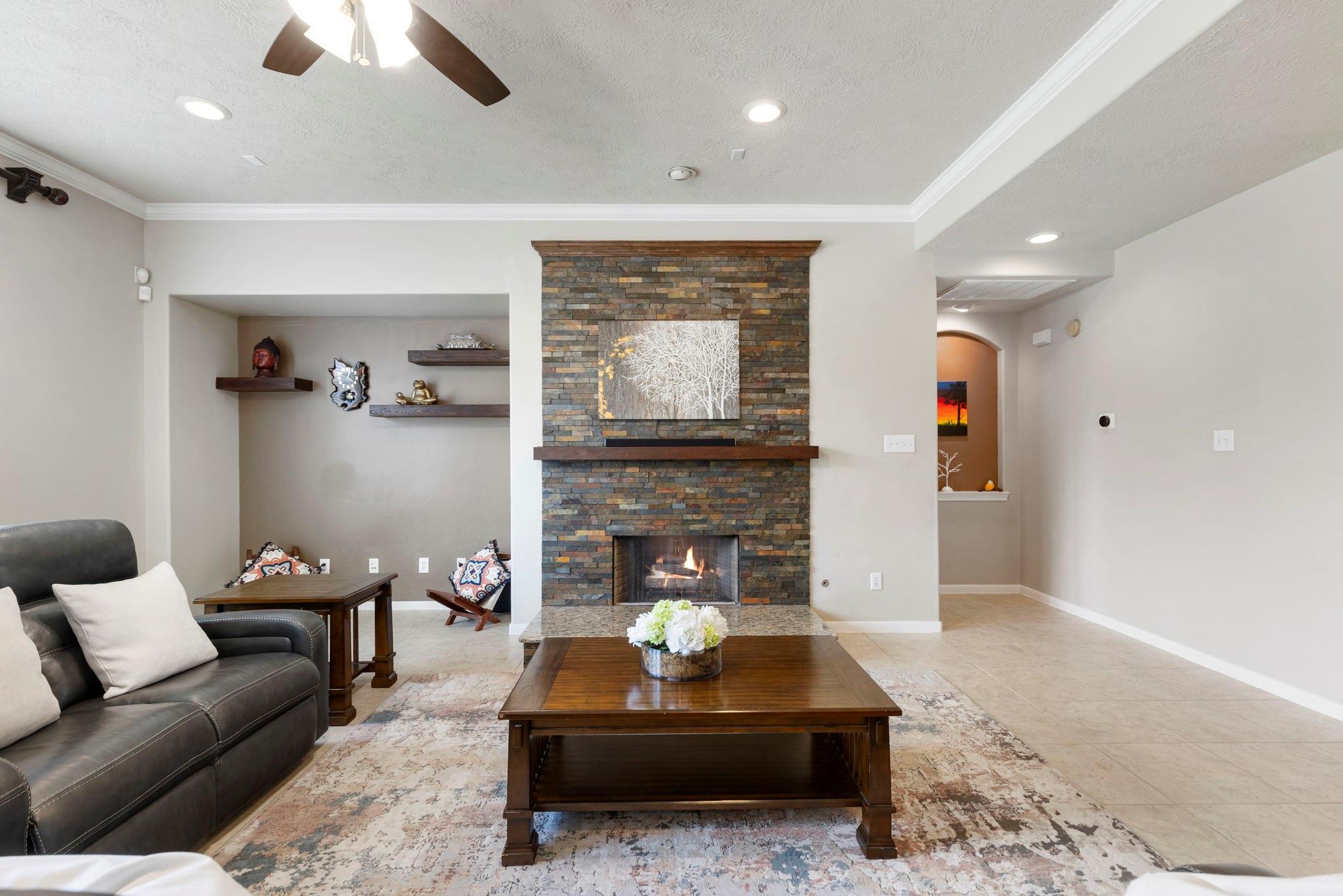 14 N Bardsbrook Circle, The Woodlands Tx 77382 Property Photo 15