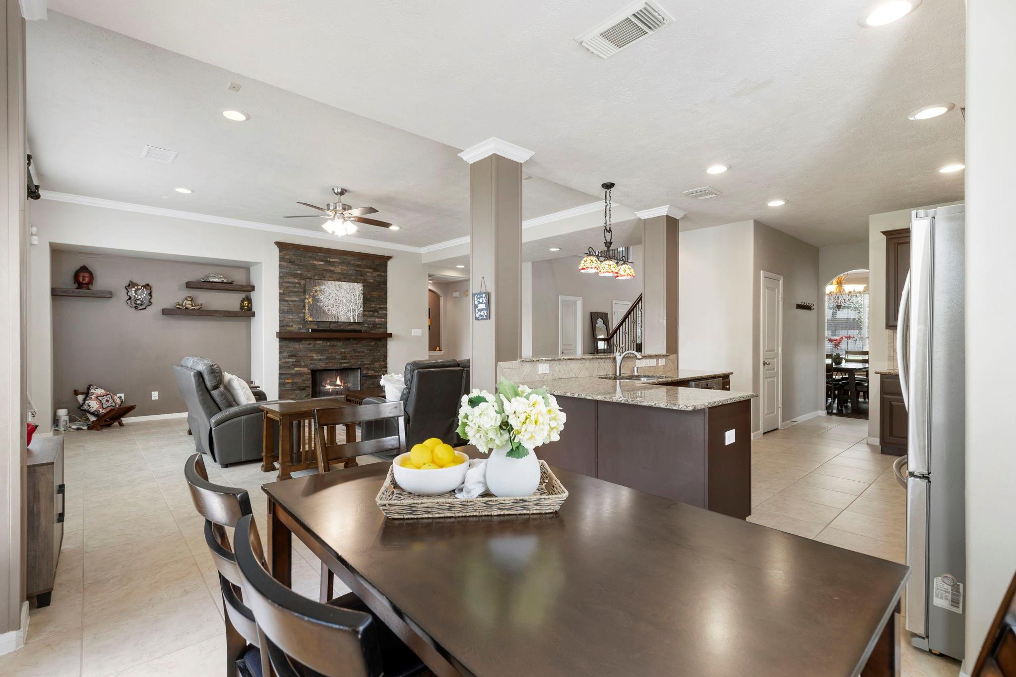 14 N Bardsbrook Circle, The Woodlands Tx 77382 Property Photo 19