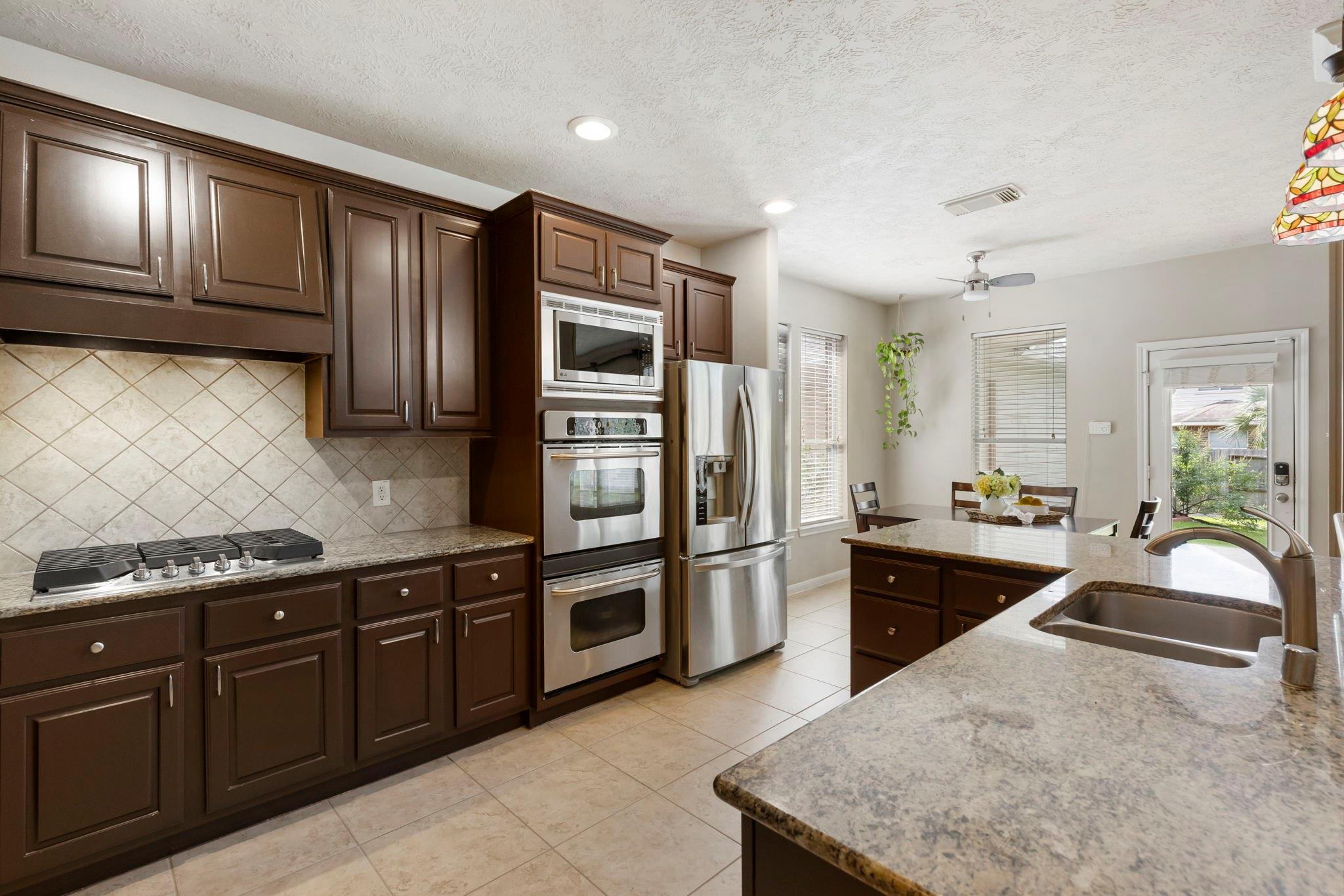 14 N Bardsbrook Circle, The Woodlands Tx 77382 Property Photo 22