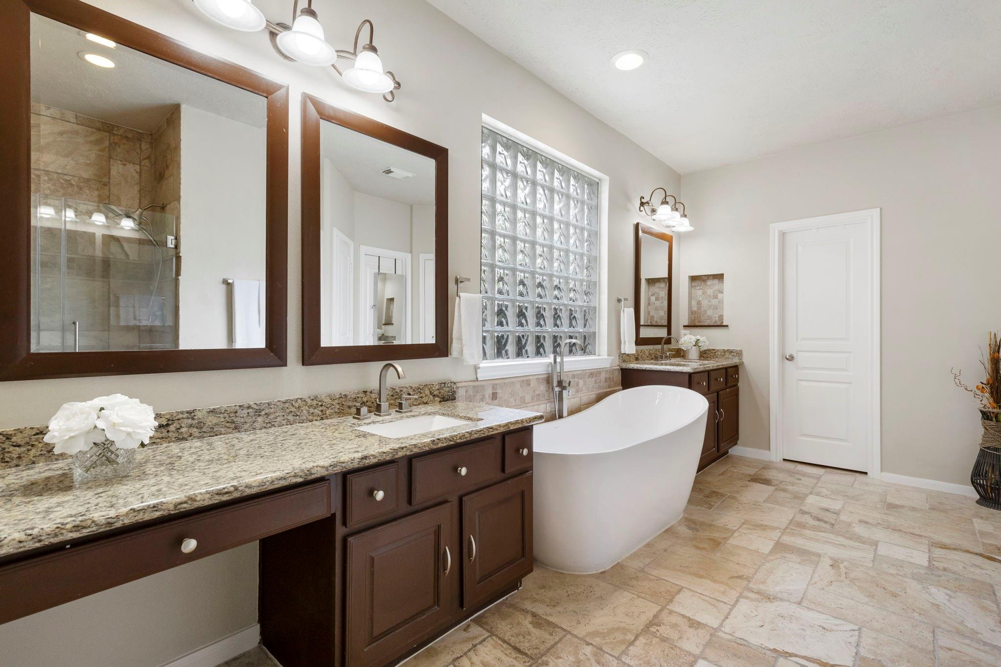 14 N Bardsbrook Circle, The Woodlands Tx 77382 Property Photo 31