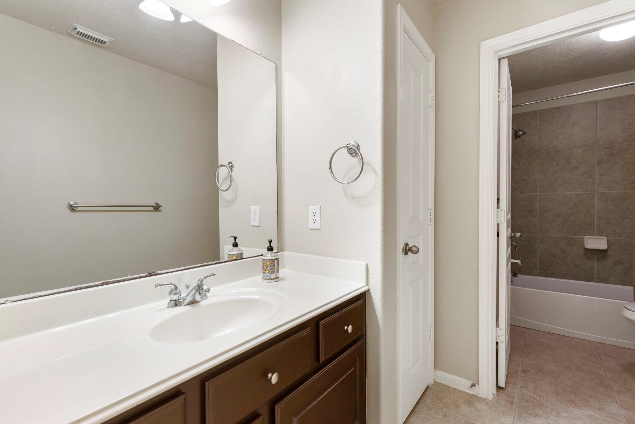 14 N Bardsbrook Circle, The Woodlands Tx 77382 Property Photo 43