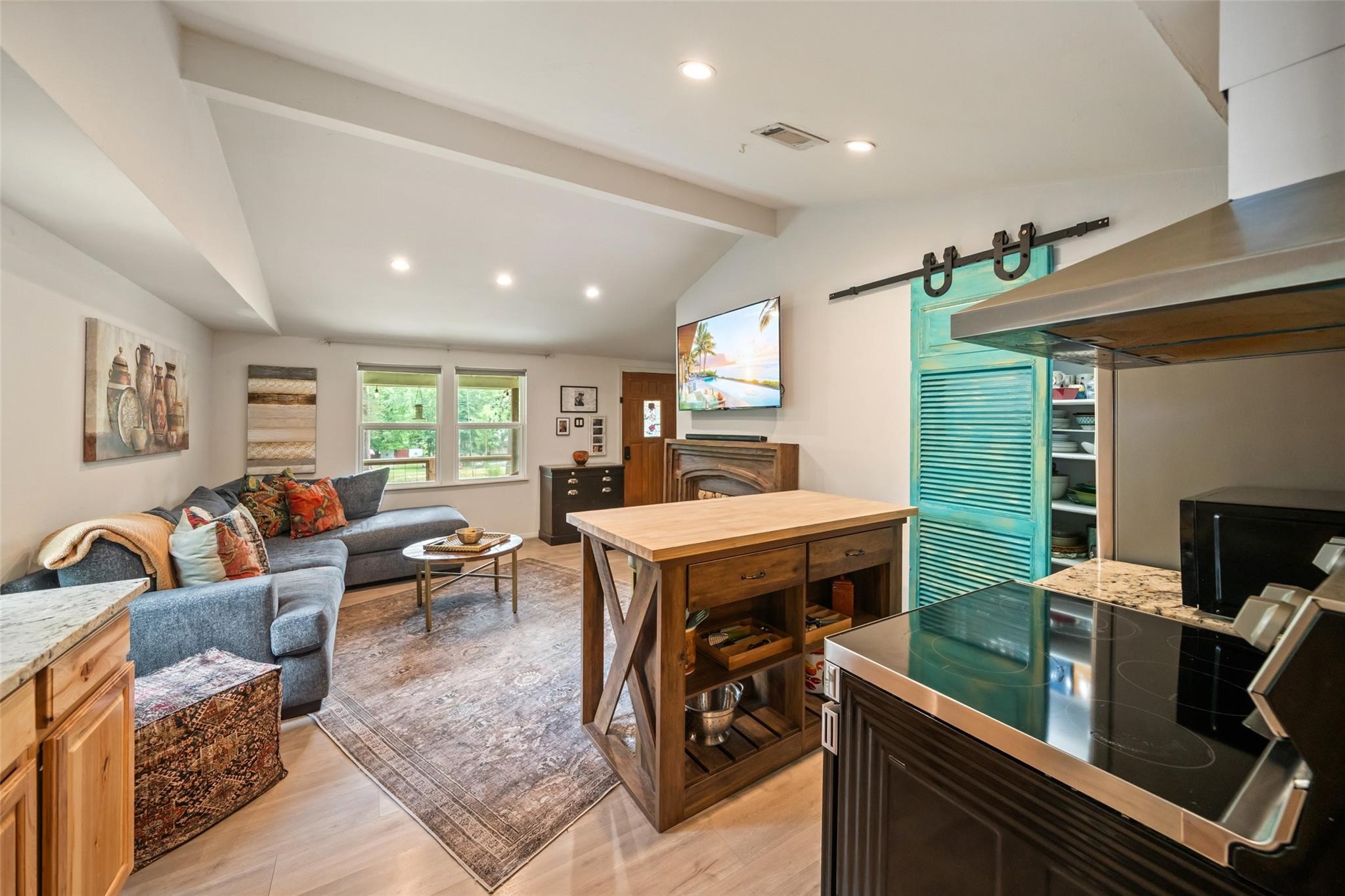 11045 Woodview Drive Property Photo 4