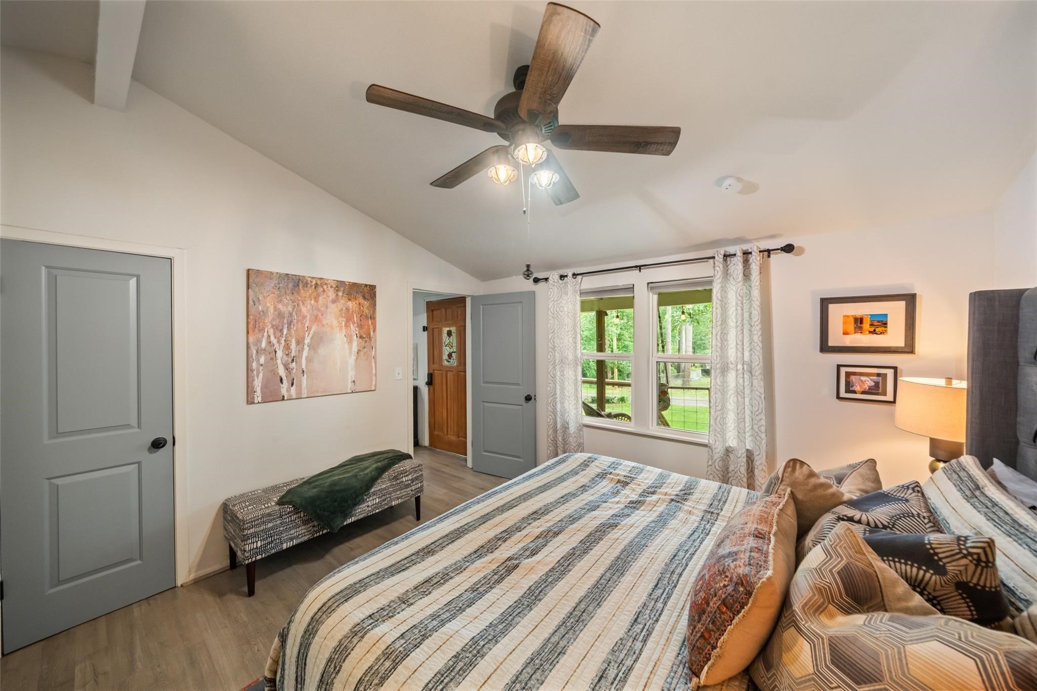 11045 Woodview Drive Property Photo 8