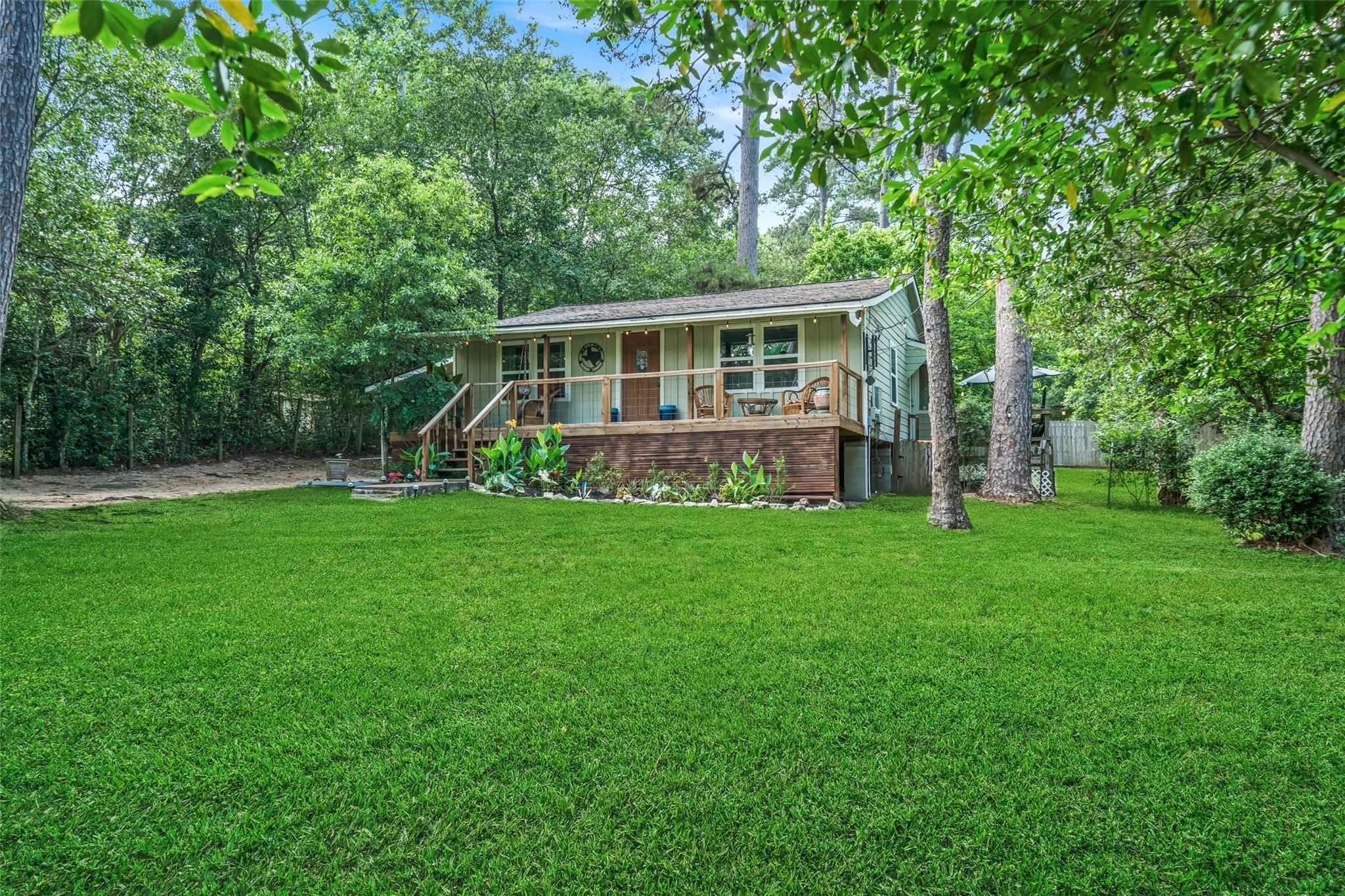 11045 Woodview Drive Property Photo 14
