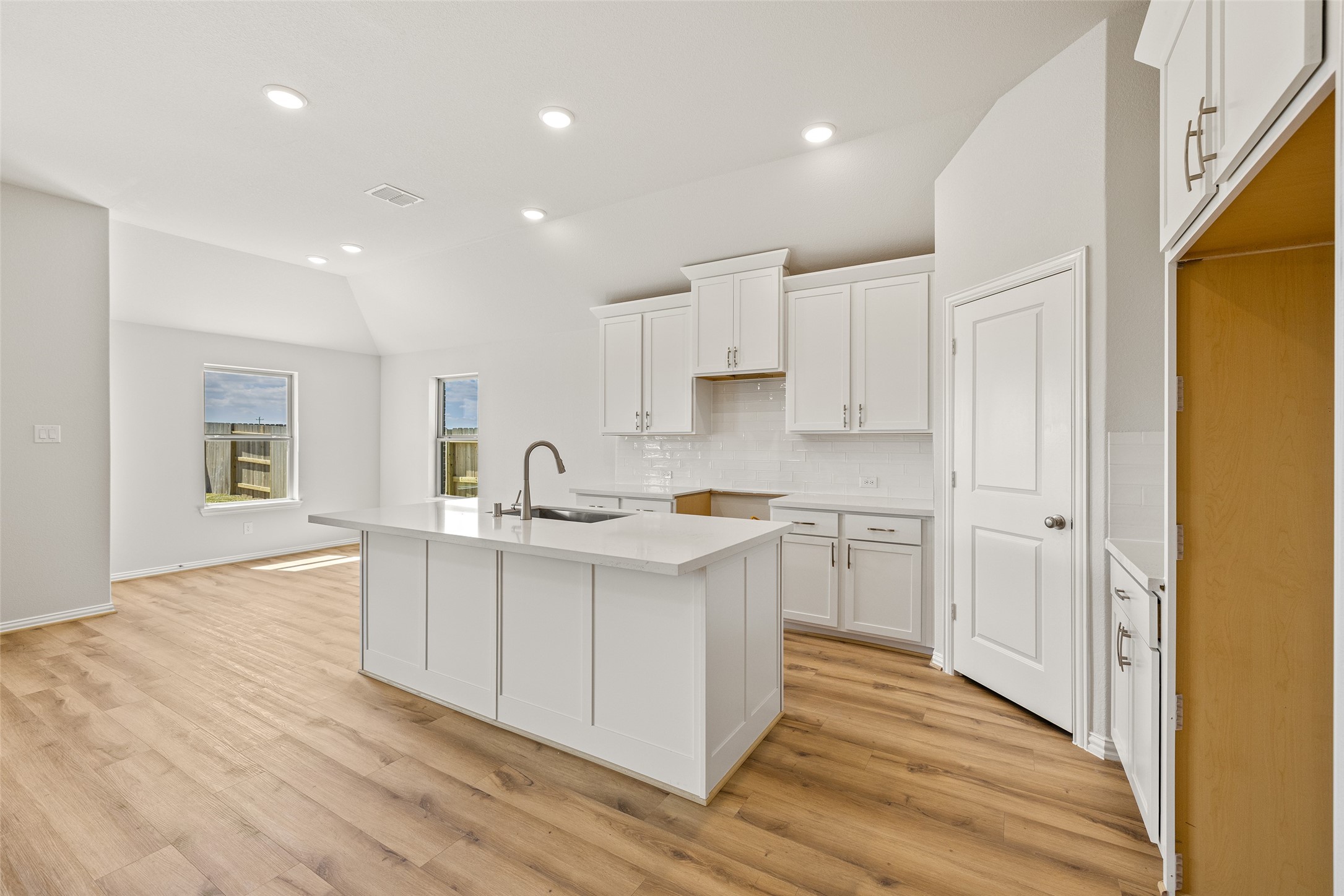 1526 Waterway Reach Drive Property Photo 10