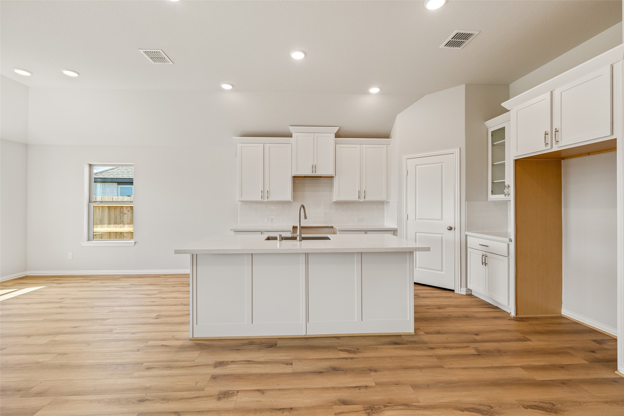 1526 Waterway Reach Drive Property Photo 11