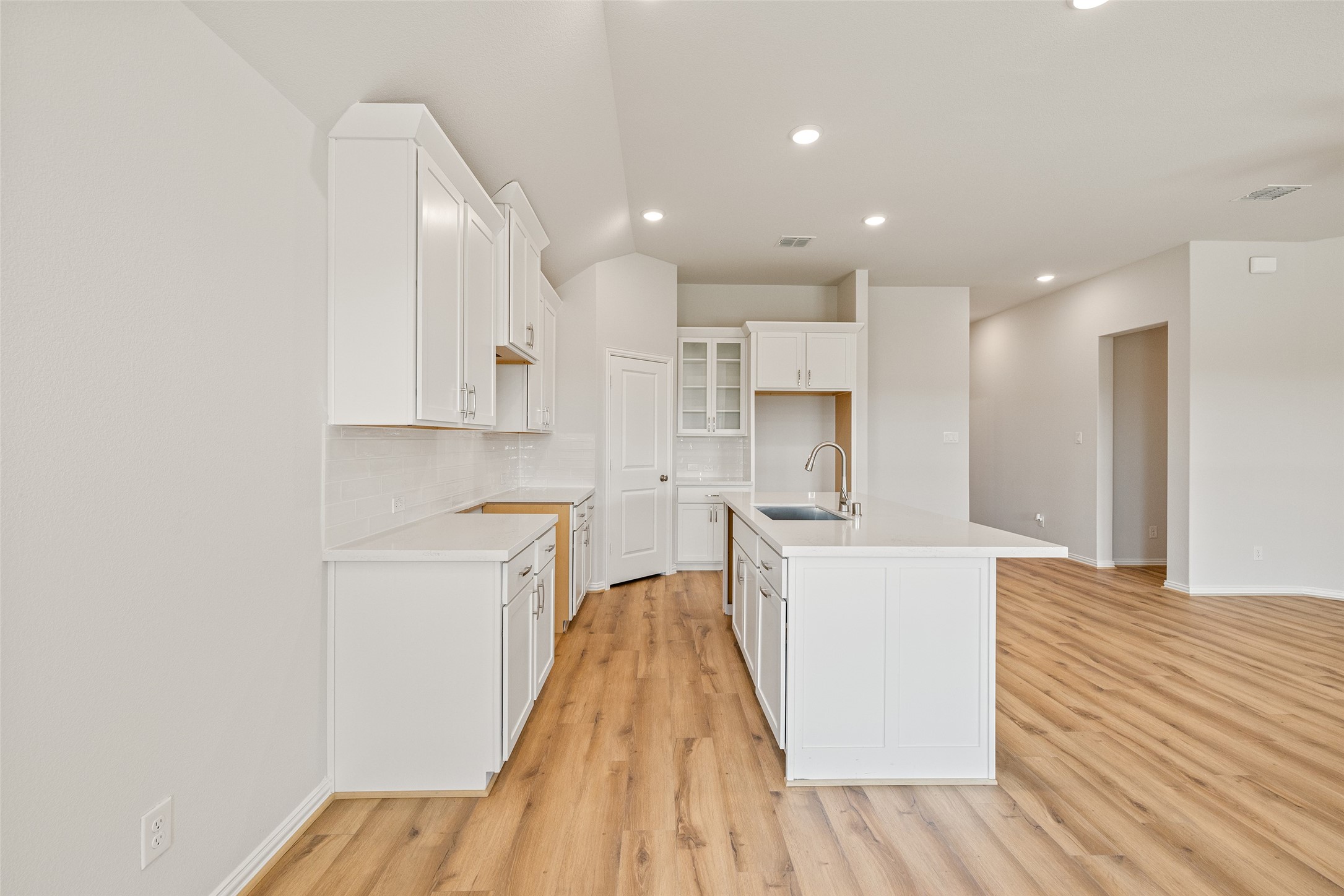 1526 Waterway Reach Drive Property Photo 13