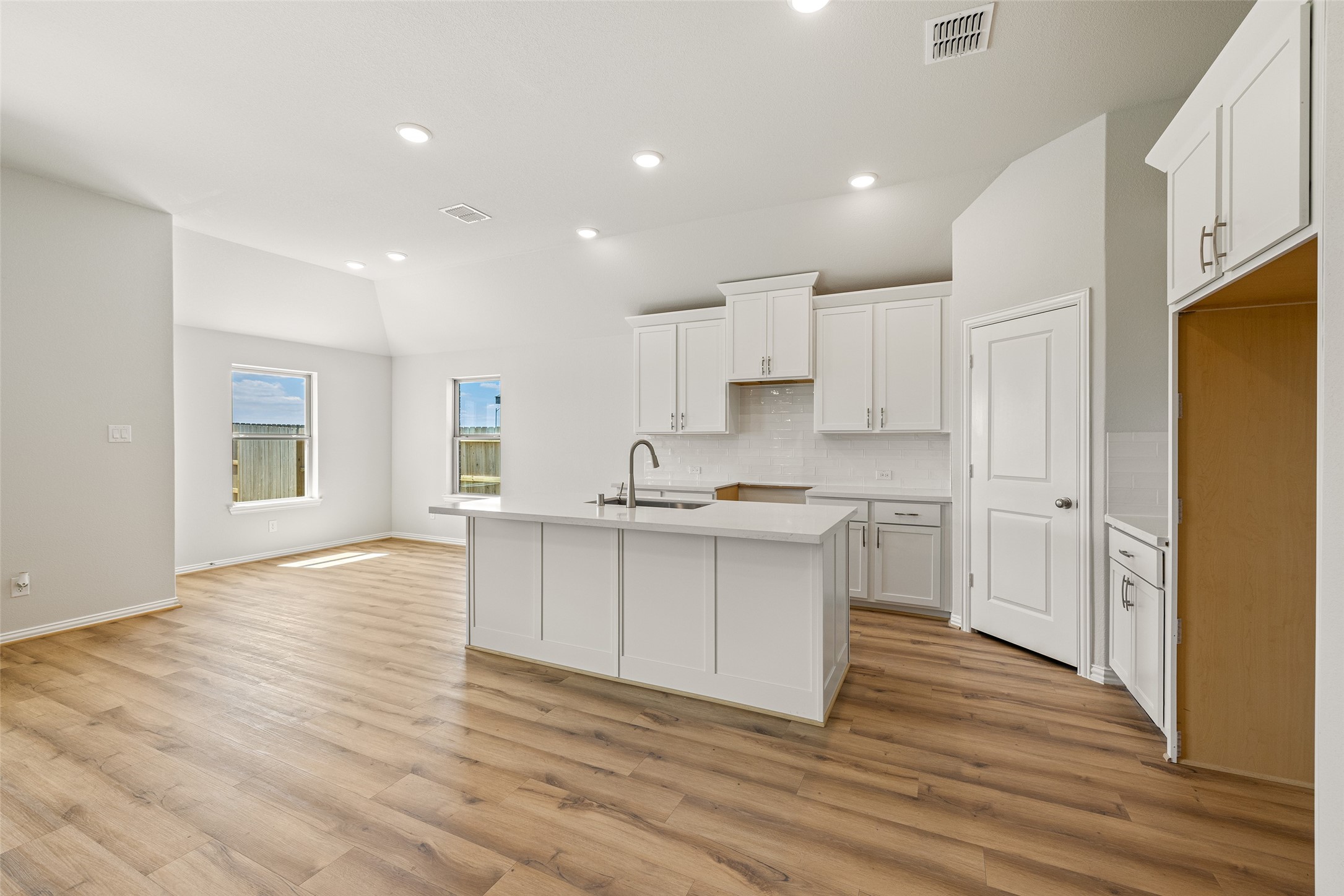 1526 Waterway Reach Drive Property Photo 19