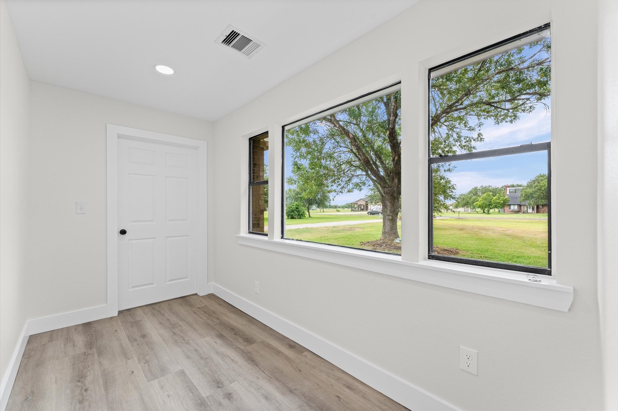 15806 Lakeview Drive Property Photo 21