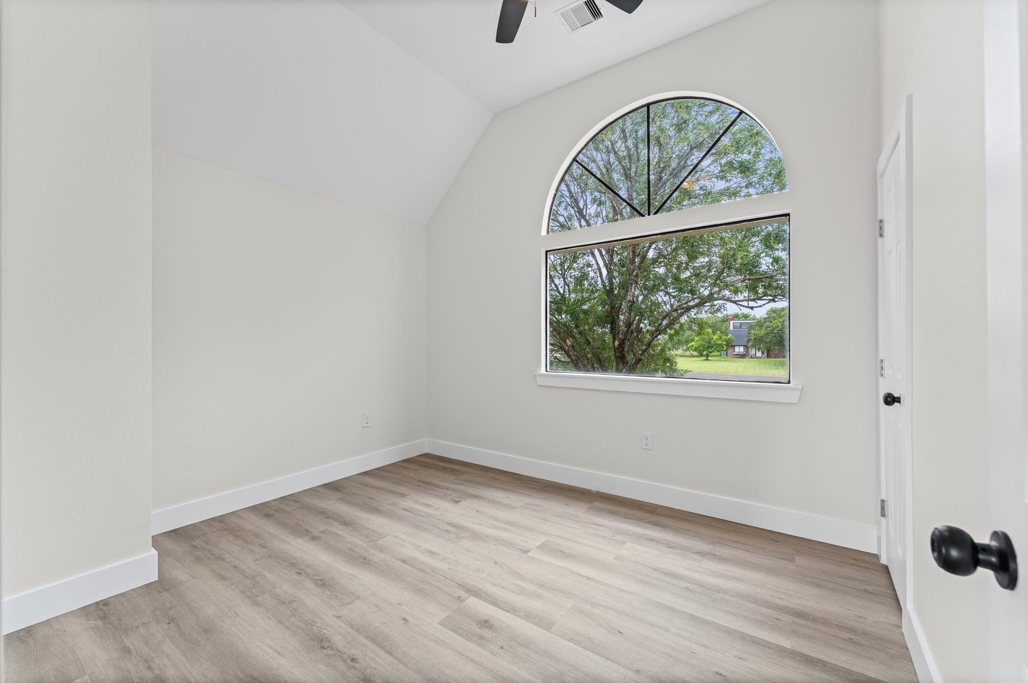 15806 Lakeview Drive Property Photo 35