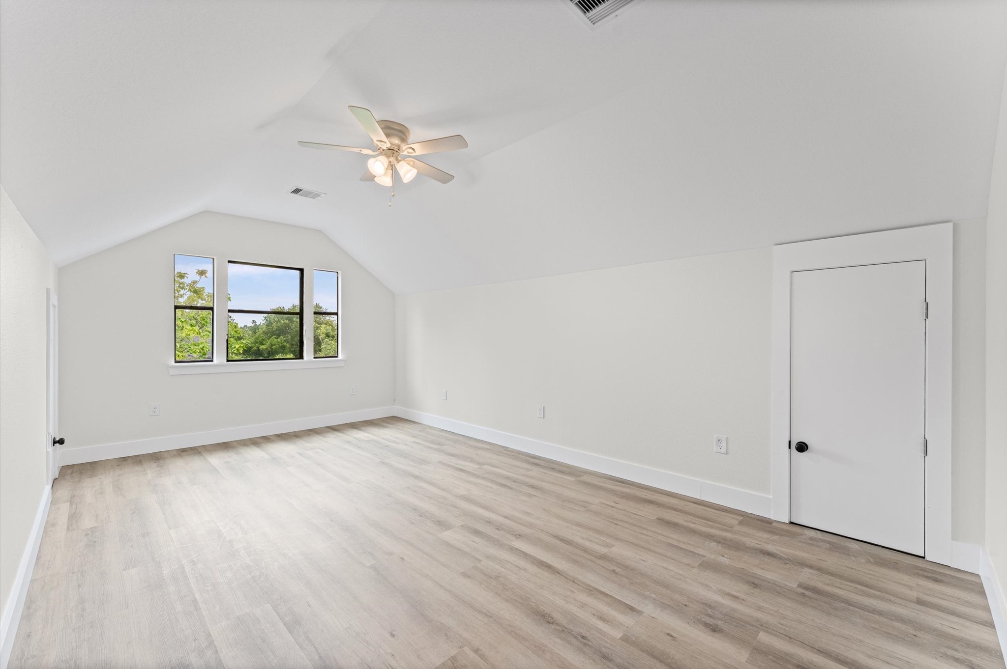 15806 Lakeview Drive Property Photo 36