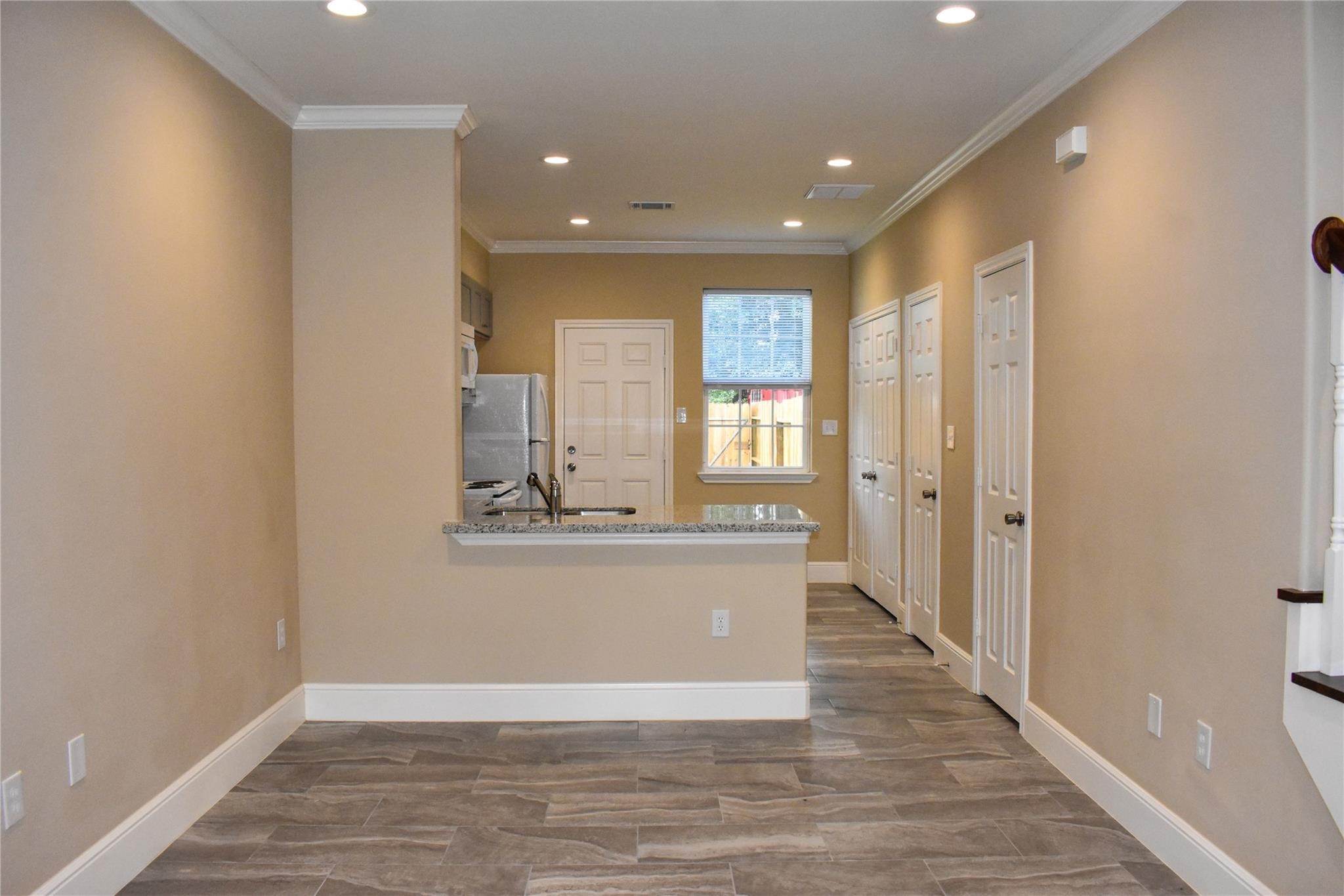 4746 3rd Property Photo 2