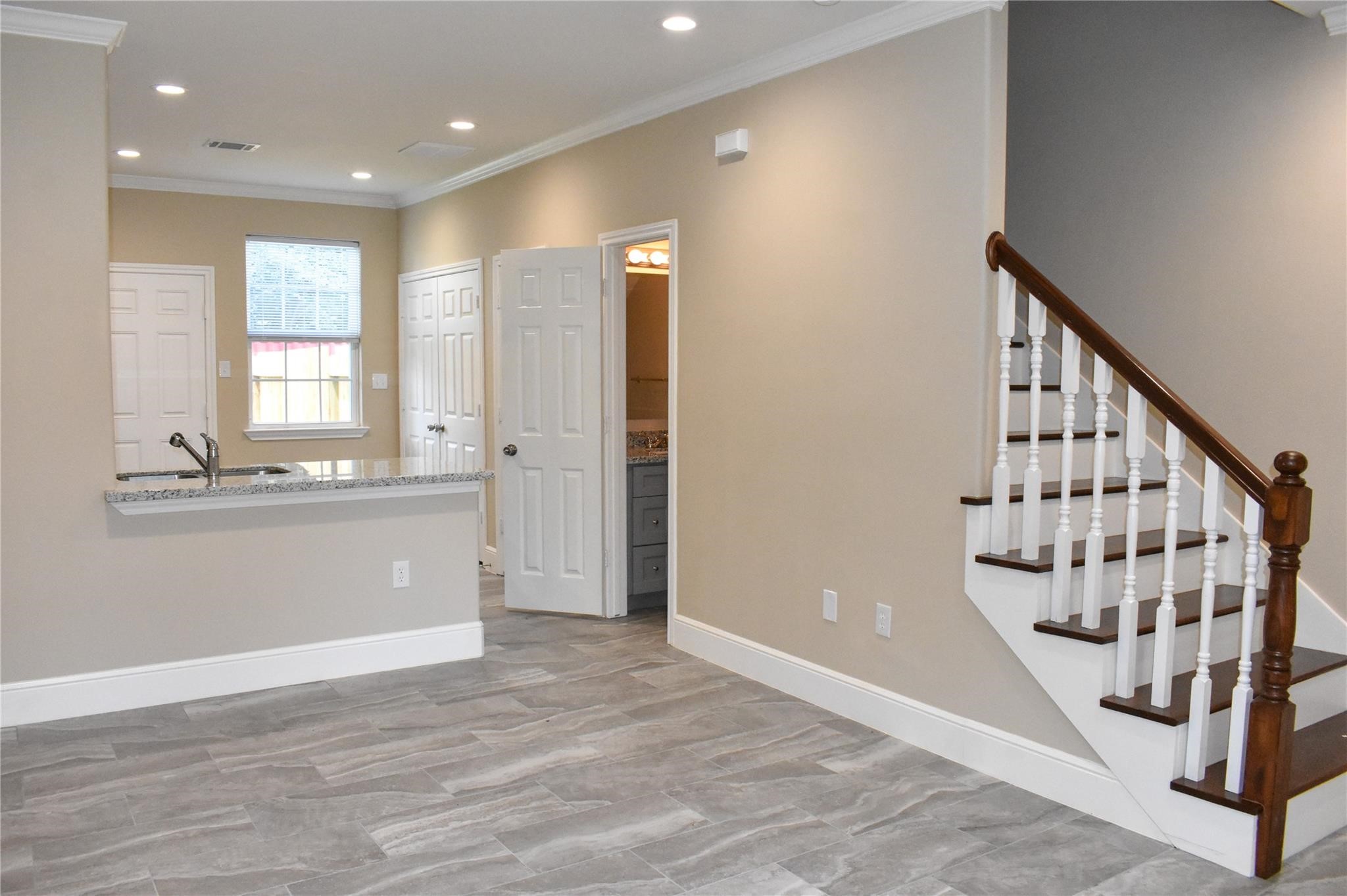 4746 3rd Property Photo 4