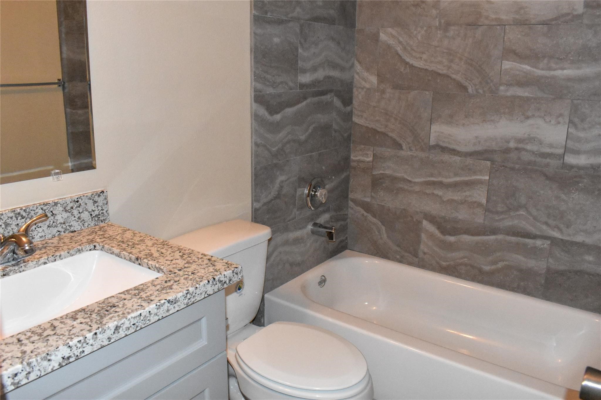 4746 3rd Property Photo 9