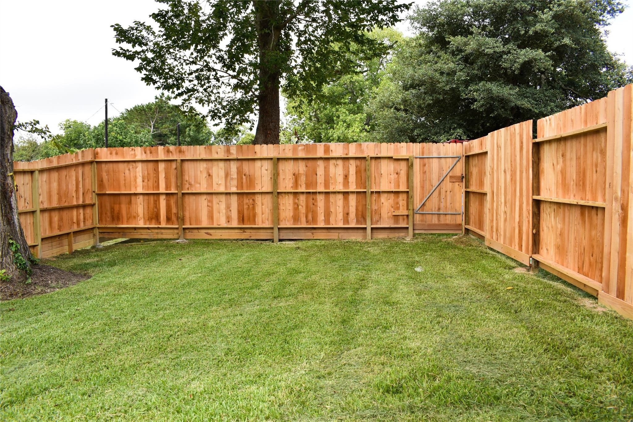 4746 3rd Property Photo 11