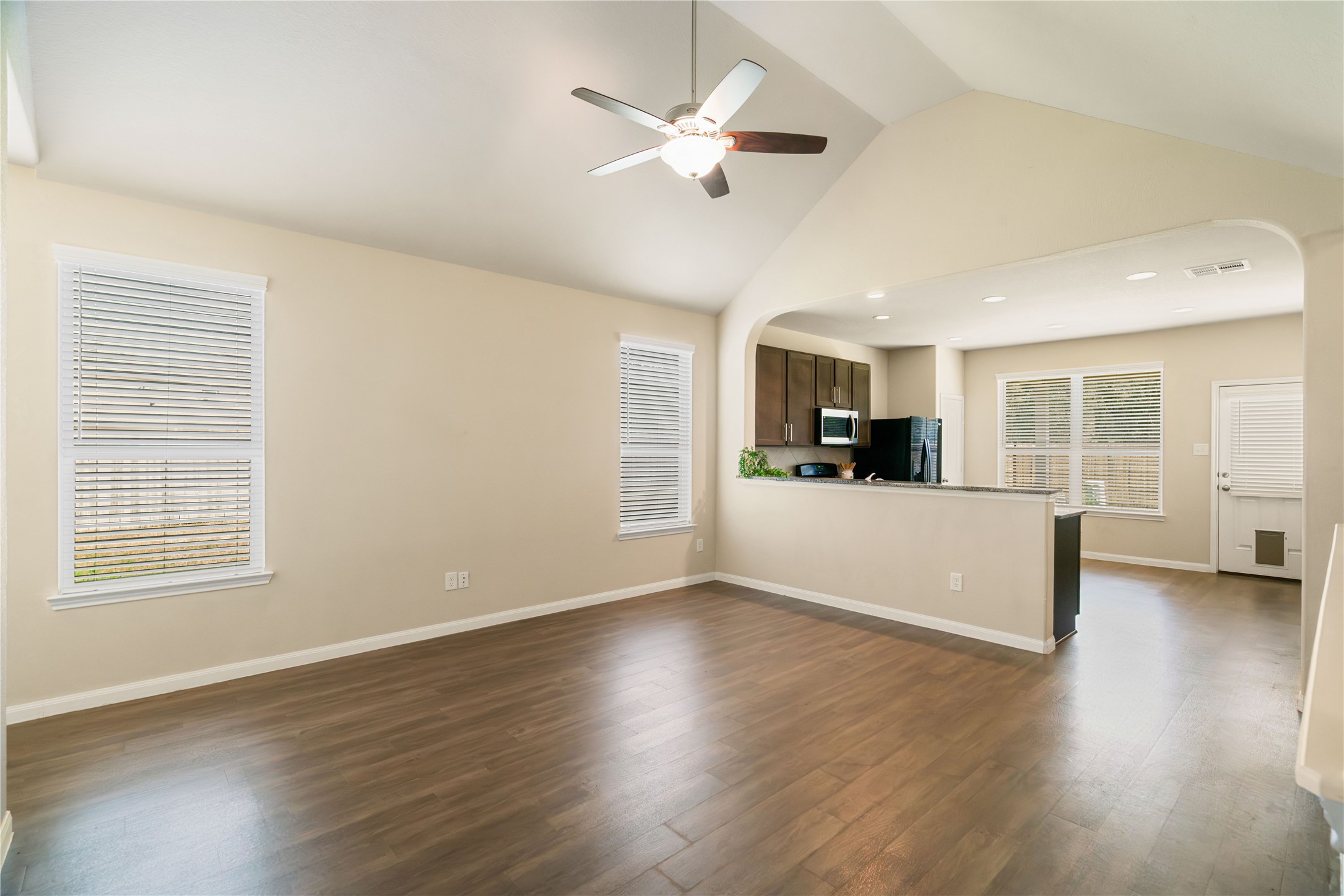 17650 Holroyd Road Property Photo 6