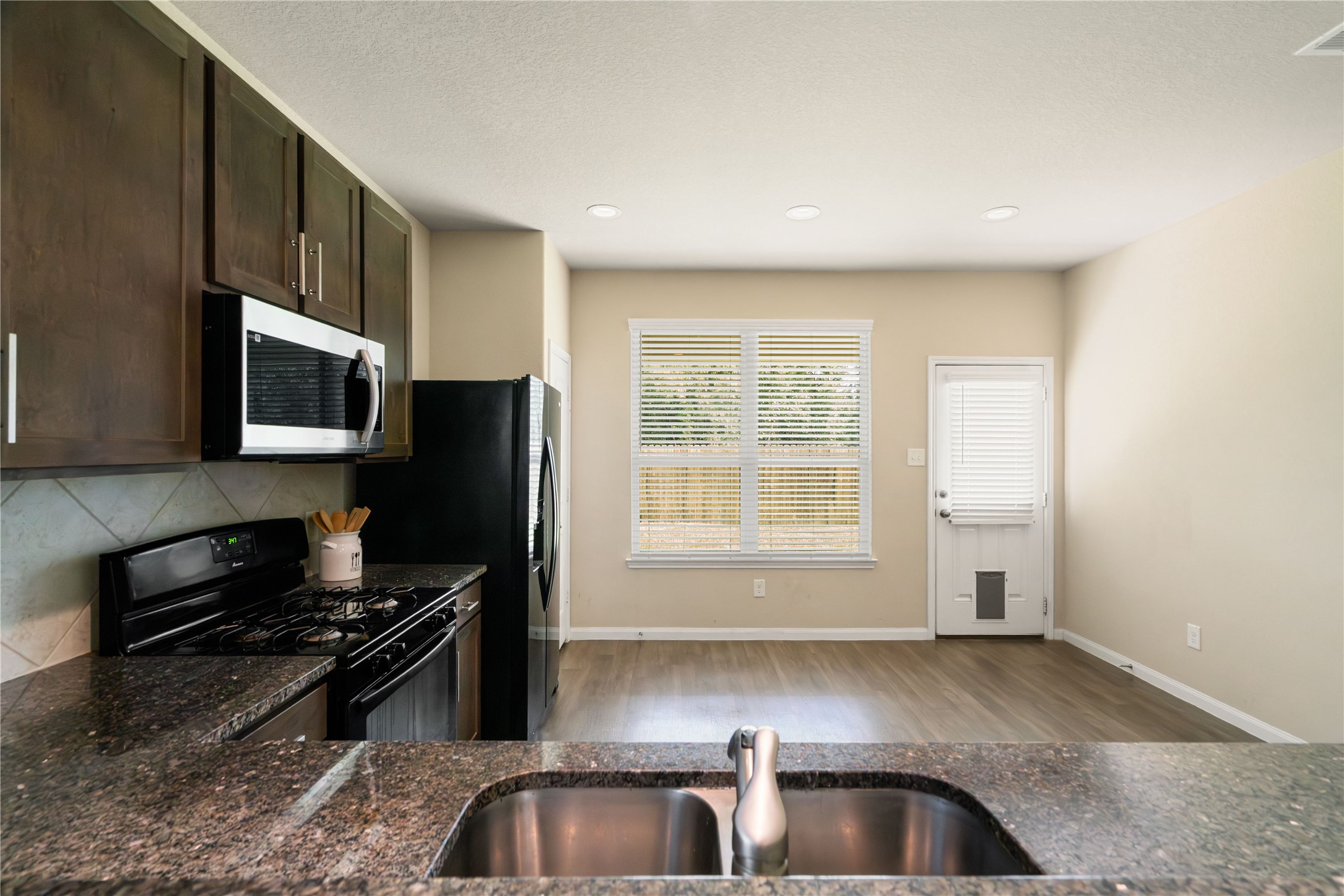 17650 Holroyd Road Property Photo 11