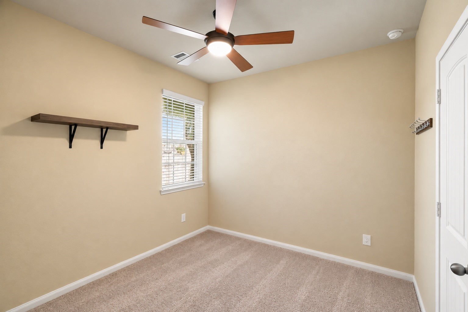 17650 Holroyd Road Property Photo 16
