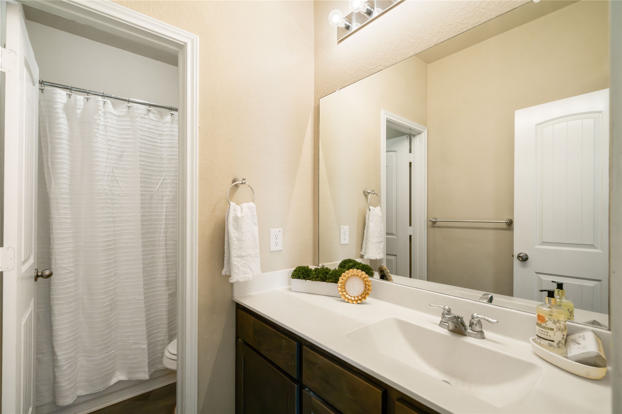 17650 Holroyd Road Property Photo 17