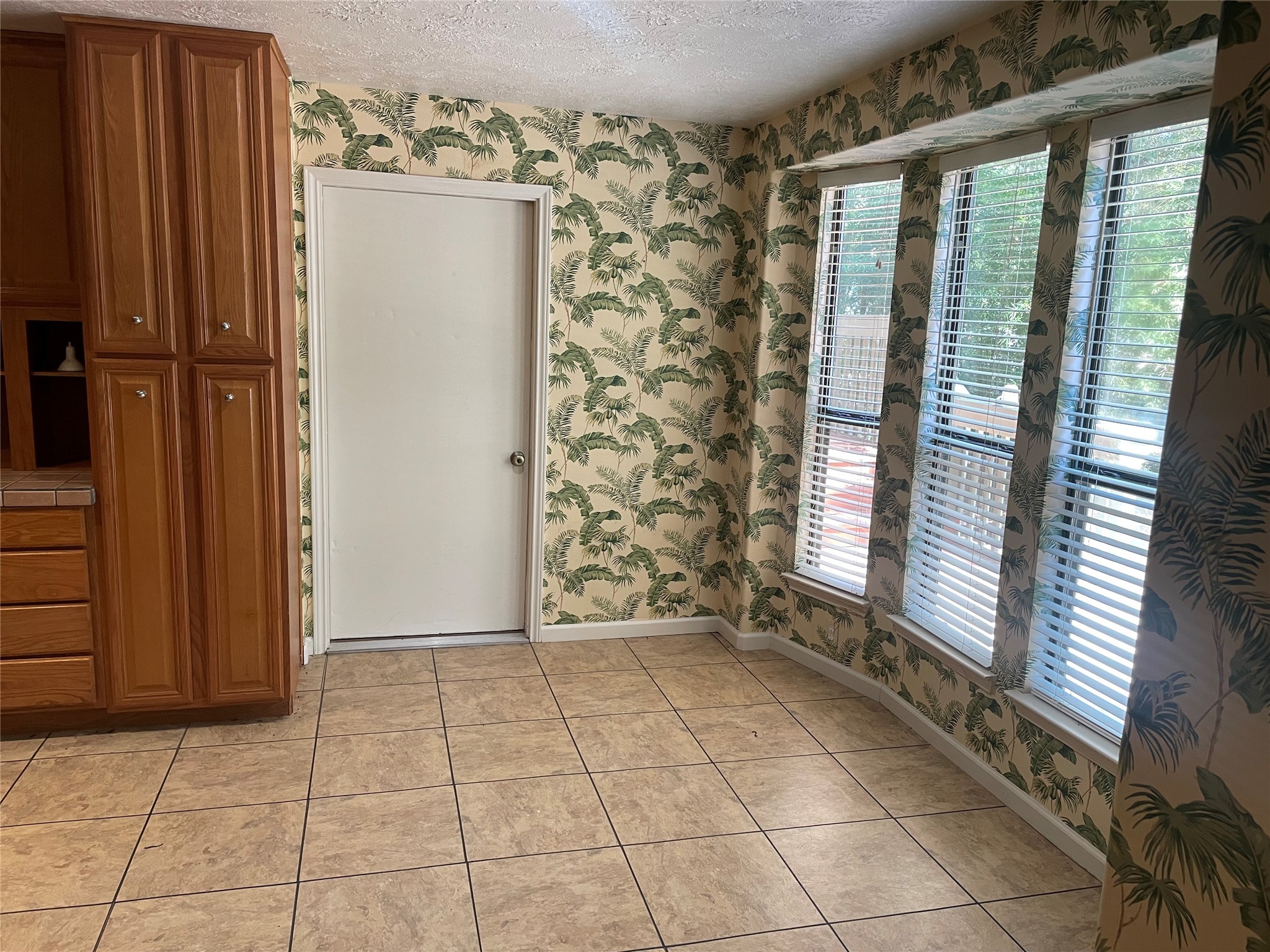 302 Somerset Road Property Photo 6