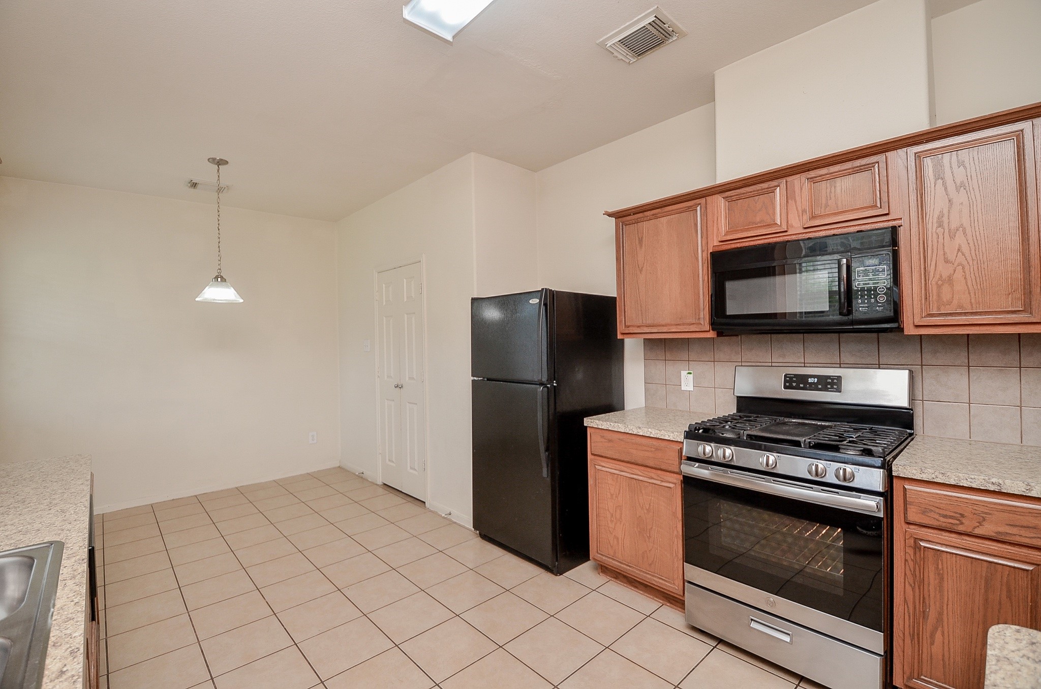 20903 Hamlet Ridge Lane Property Photo 12
