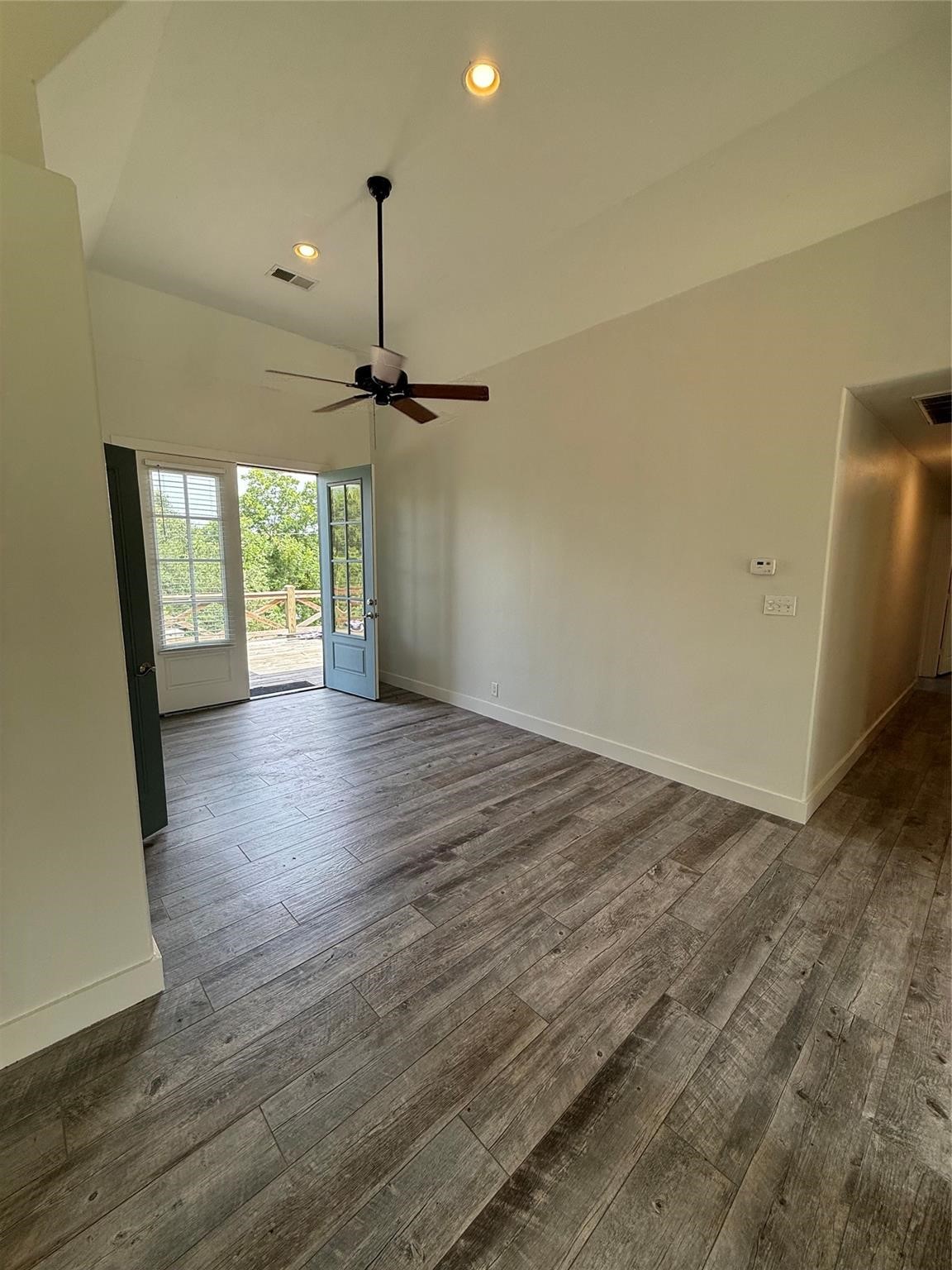 210 Bluff Drive Property Photo 4