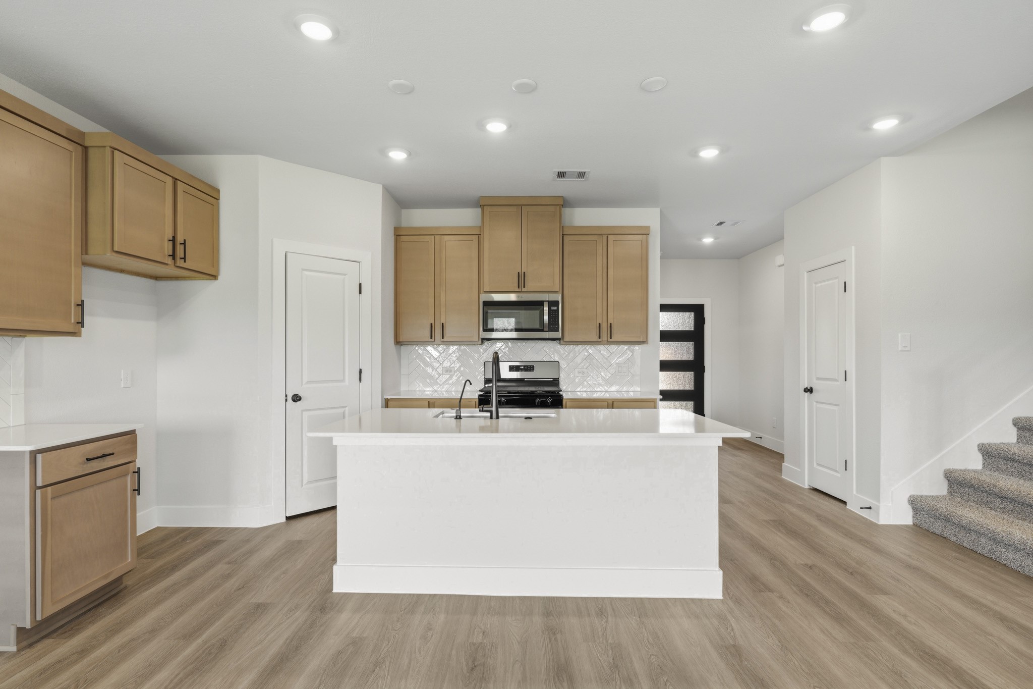 15919 Maybelle Street Property Photo 4