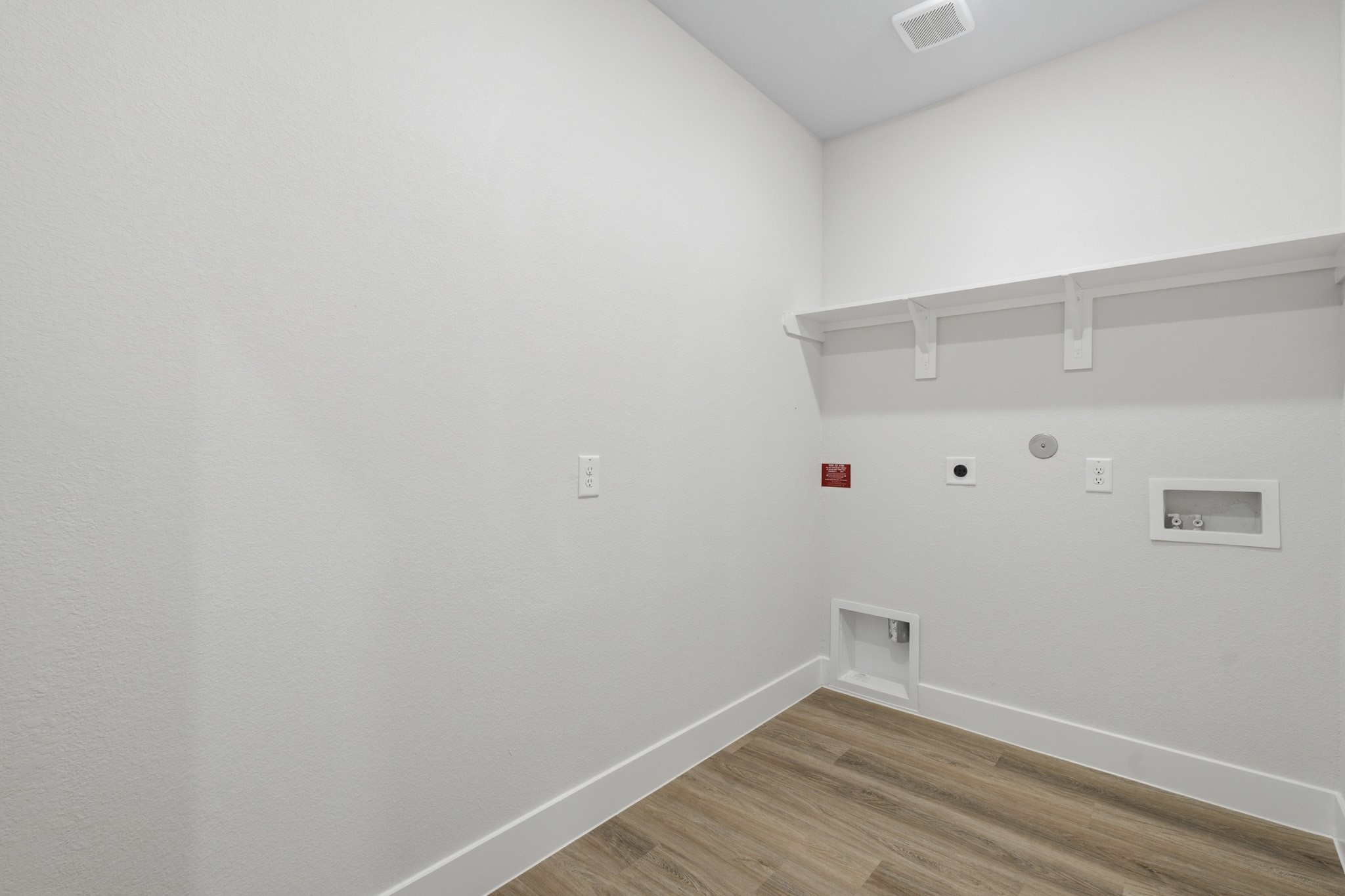 15919 Maybelle Street Property Photo 19