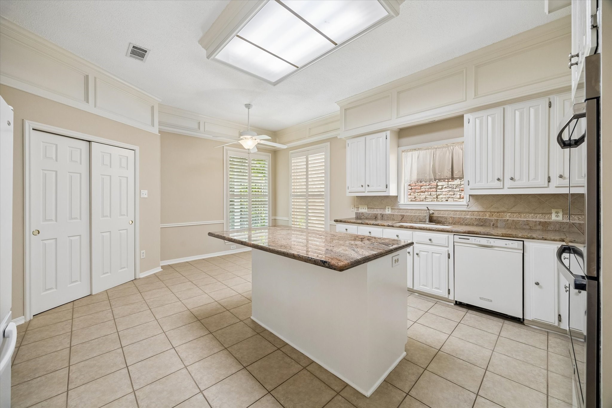 9694 Longmont Drive Property Photo 13