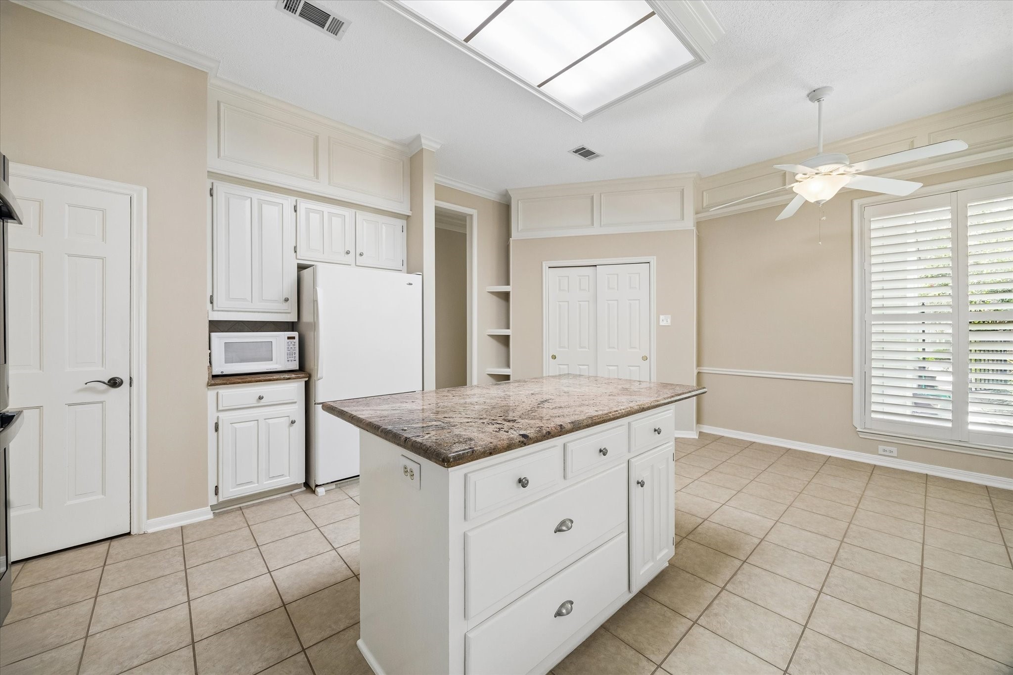 9694 Longmont Drive Property Photo 16