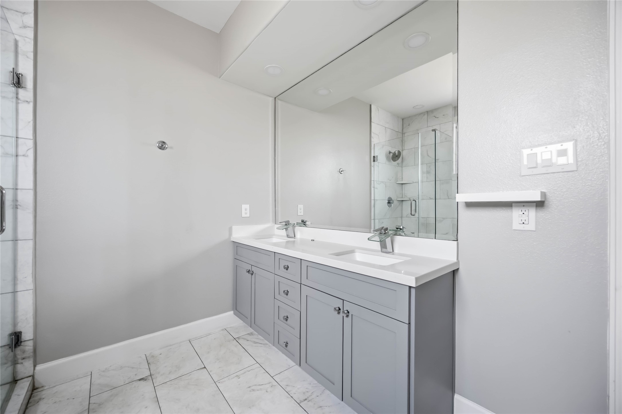 708 Schwartz Street Property Photo 4