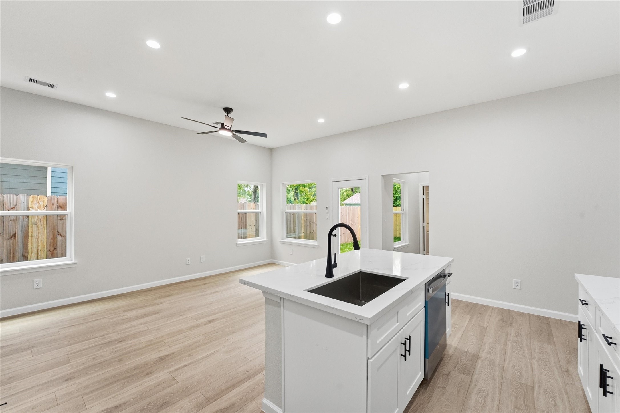 4354 Clover Street A Property Photo 12