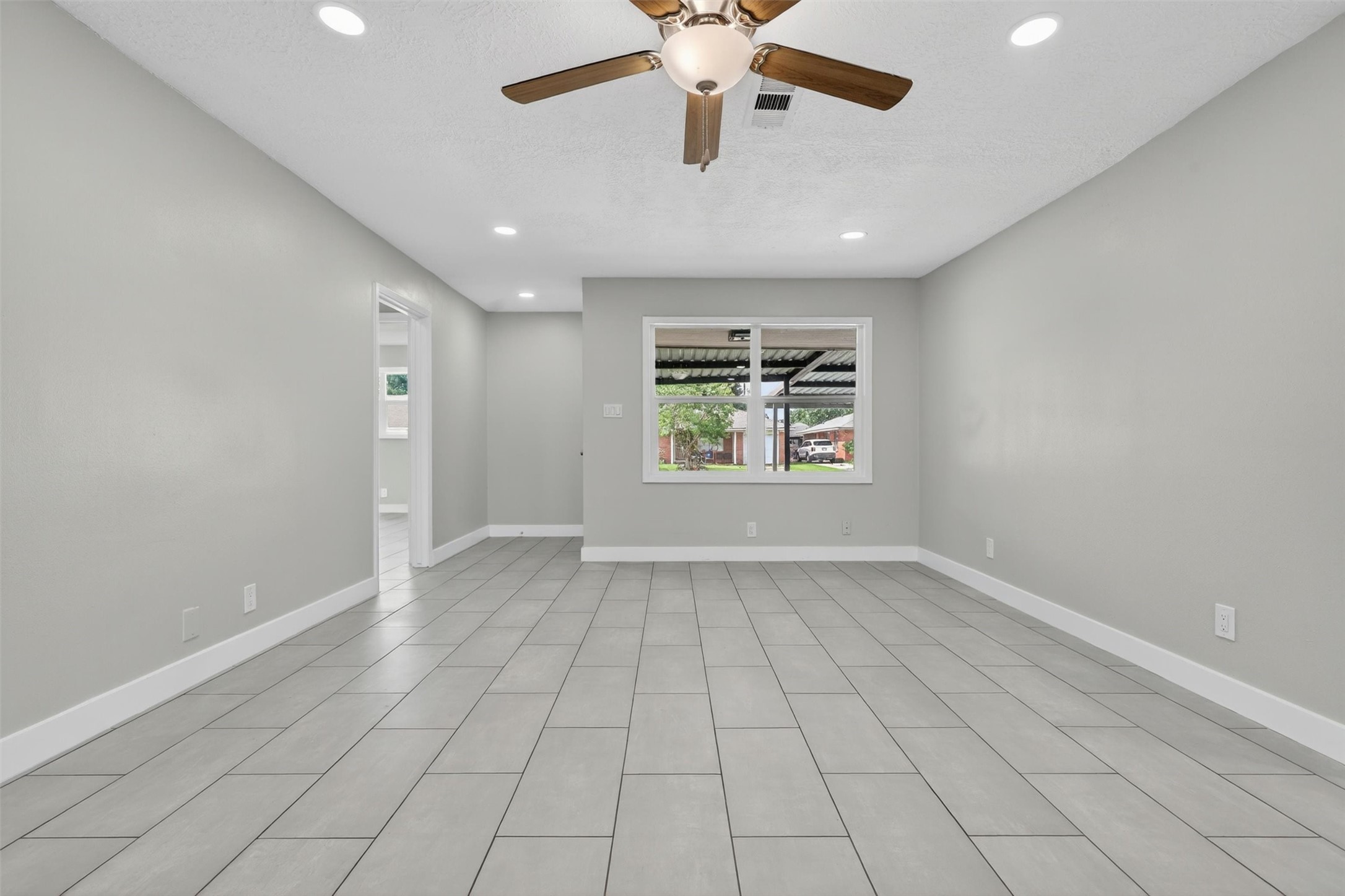 206 Mockingbird Lane Property Photo 6