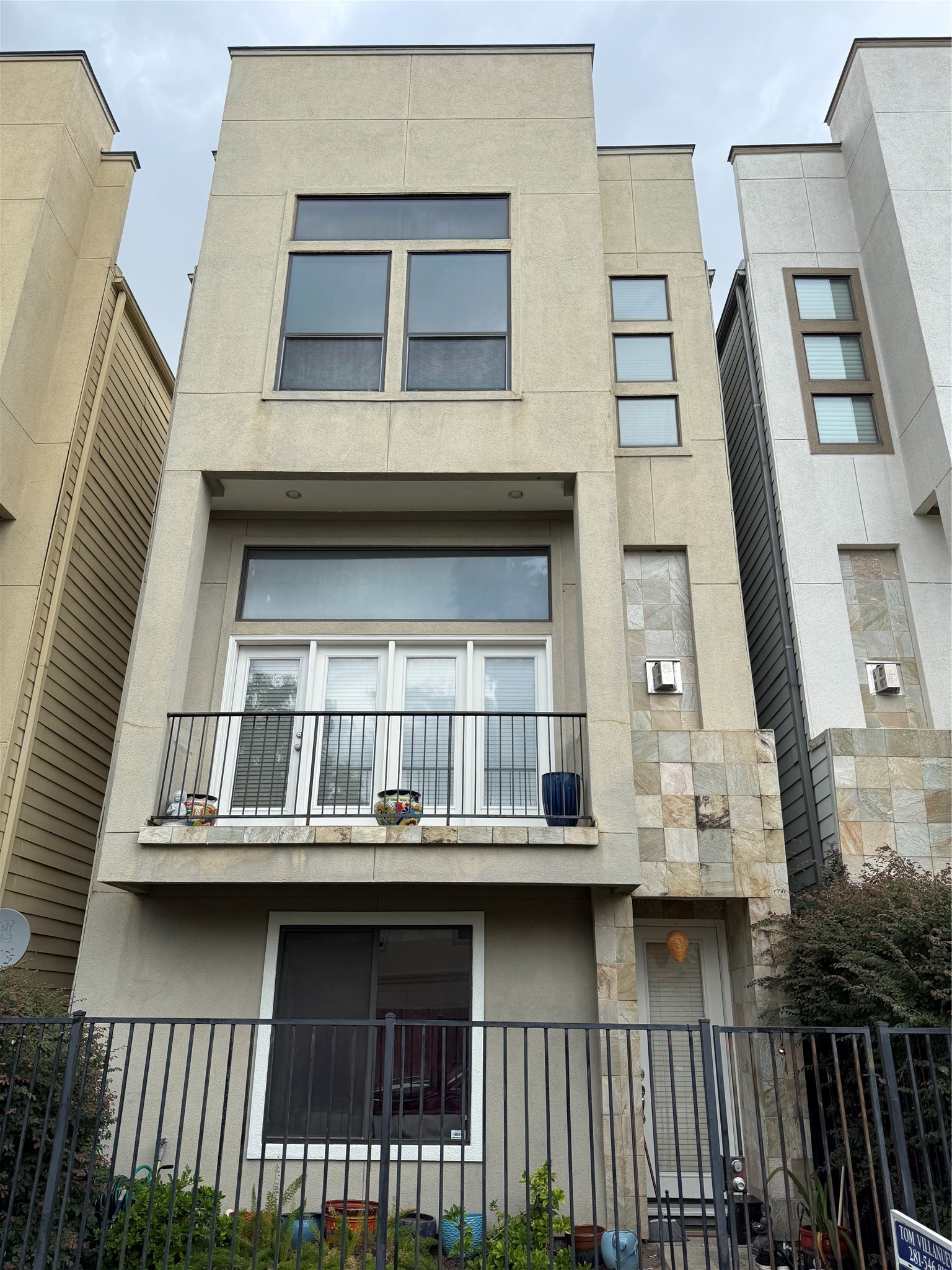 1714 Sandman Street Property Photo 1
