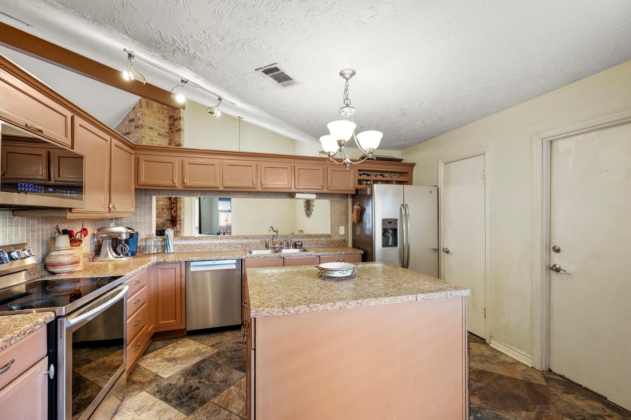 6503 Fallengate Drive Property Photo 10