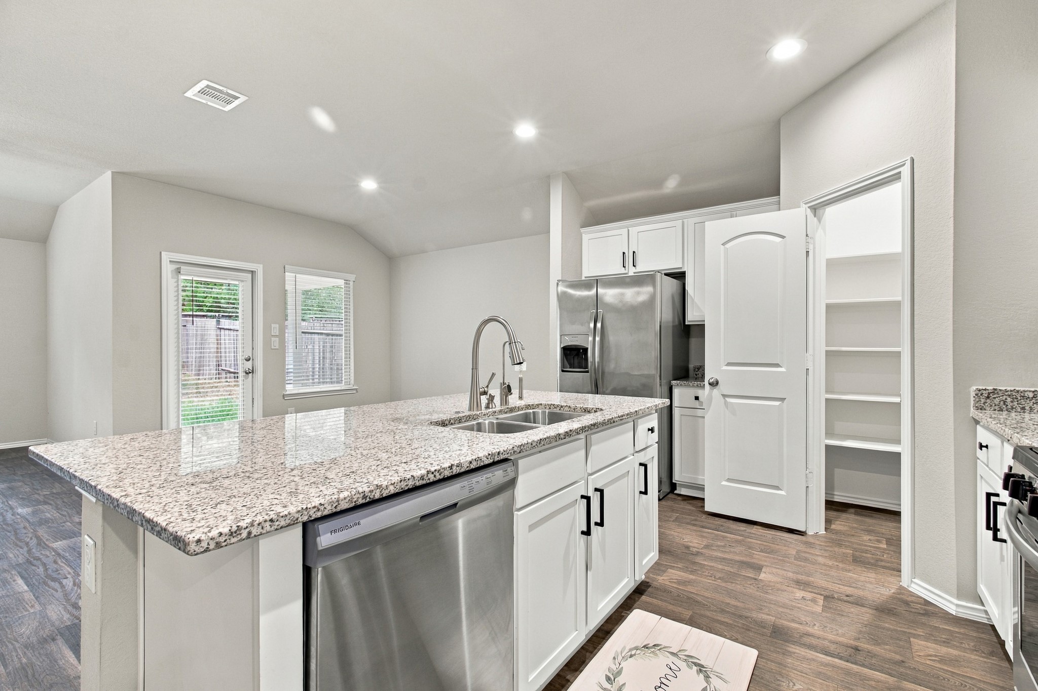 11738 Bari Reef Lane Property Photo 6