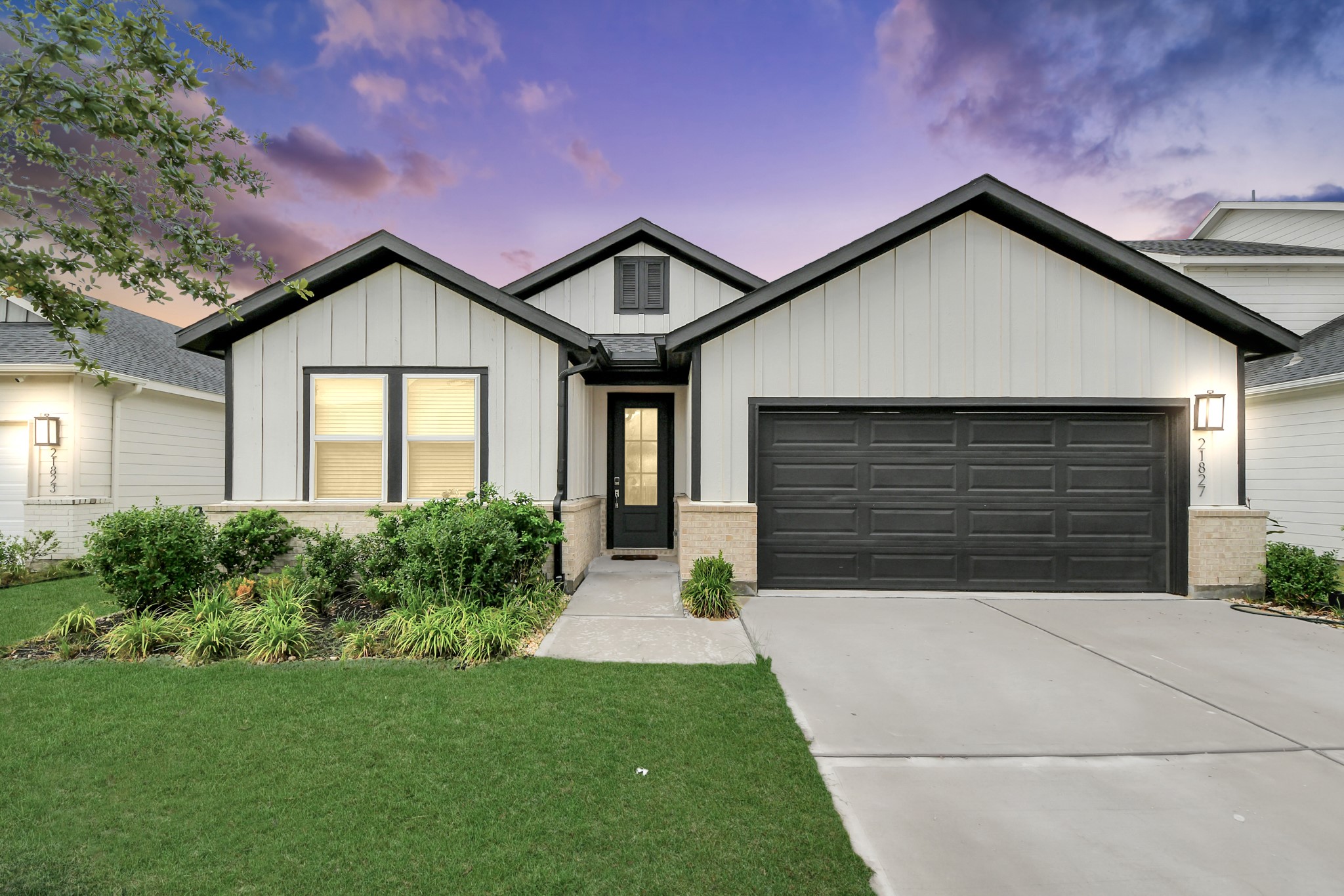 21827 Redwood Bluff Trail Property Photo 1