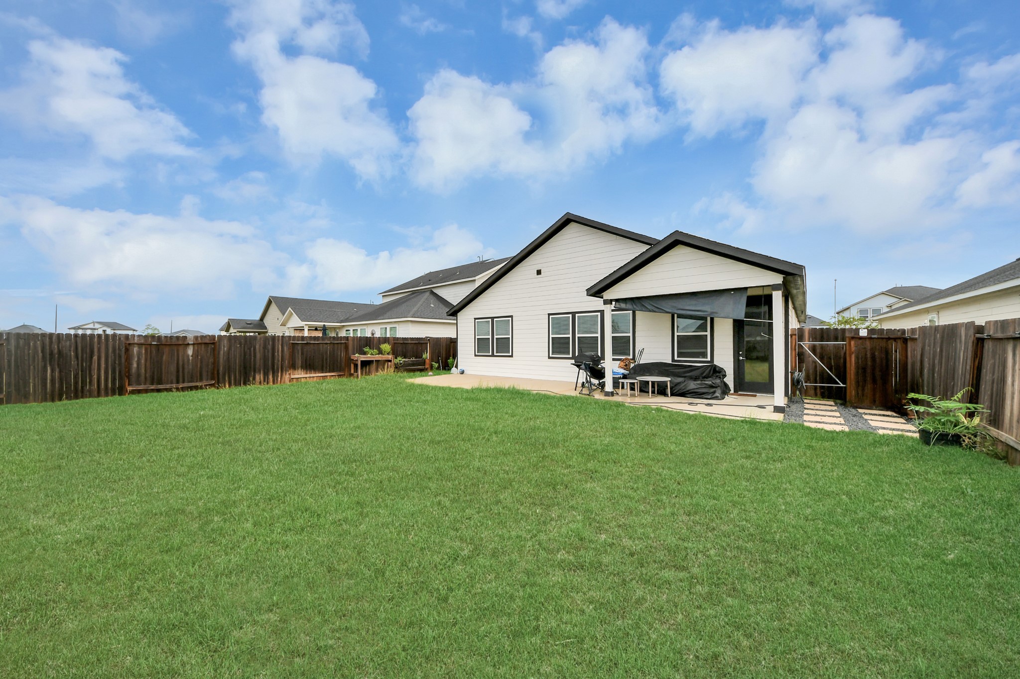 21827 Redwood Bluff Trail Property Photo 9