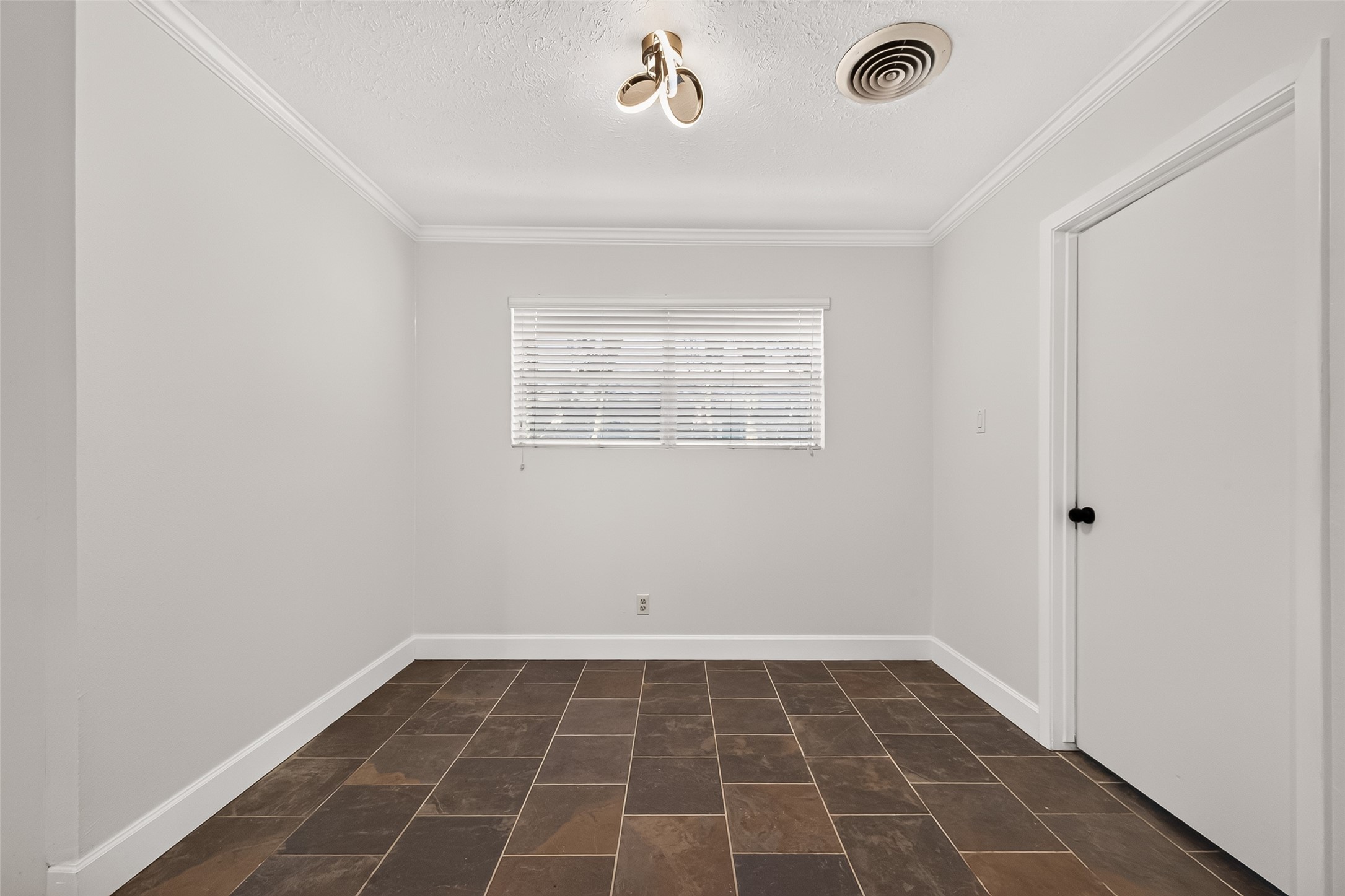 15613 Shanghai Street Property Photo 23