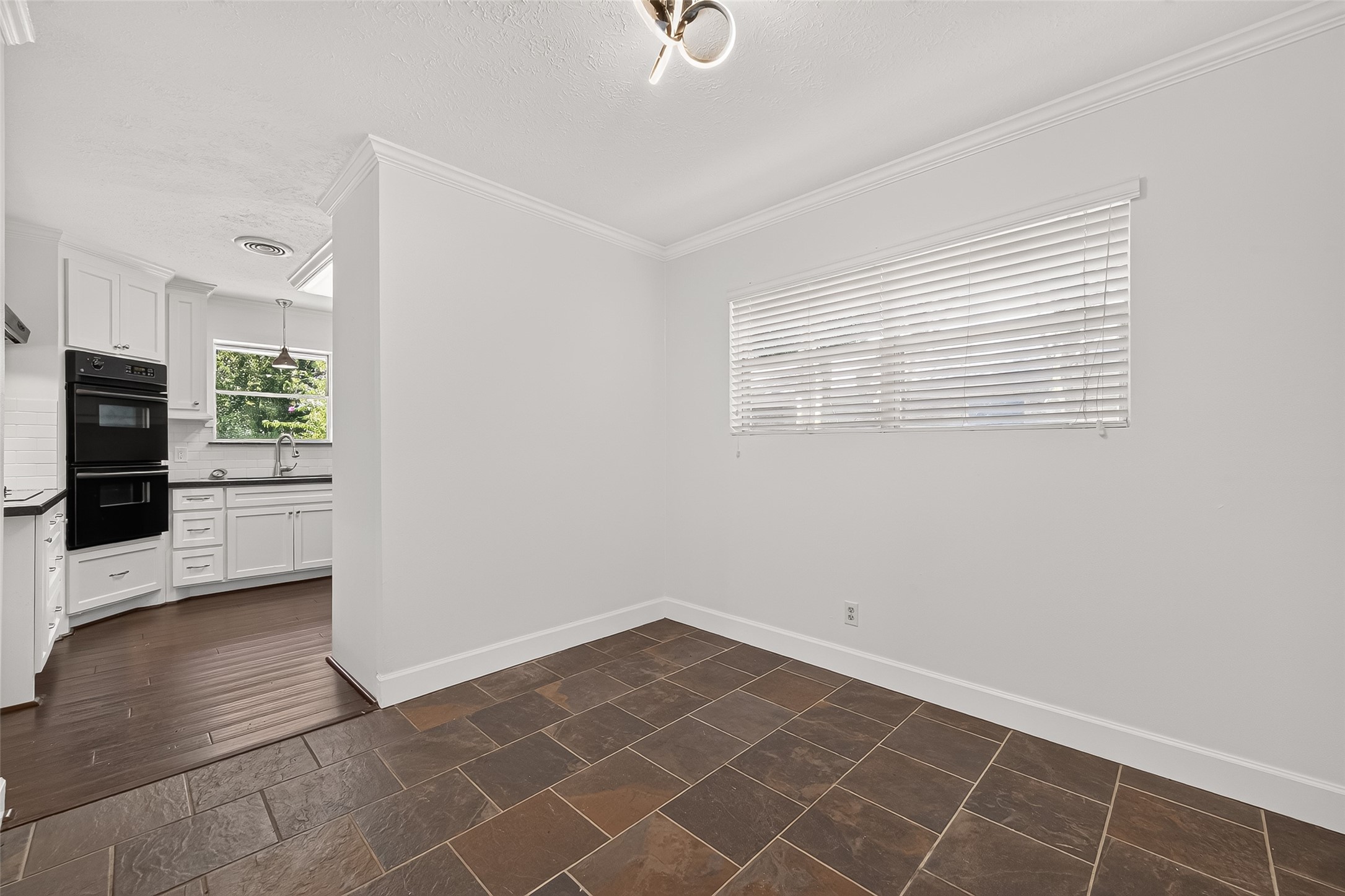 15613 Shanghai Street Property Photo 24