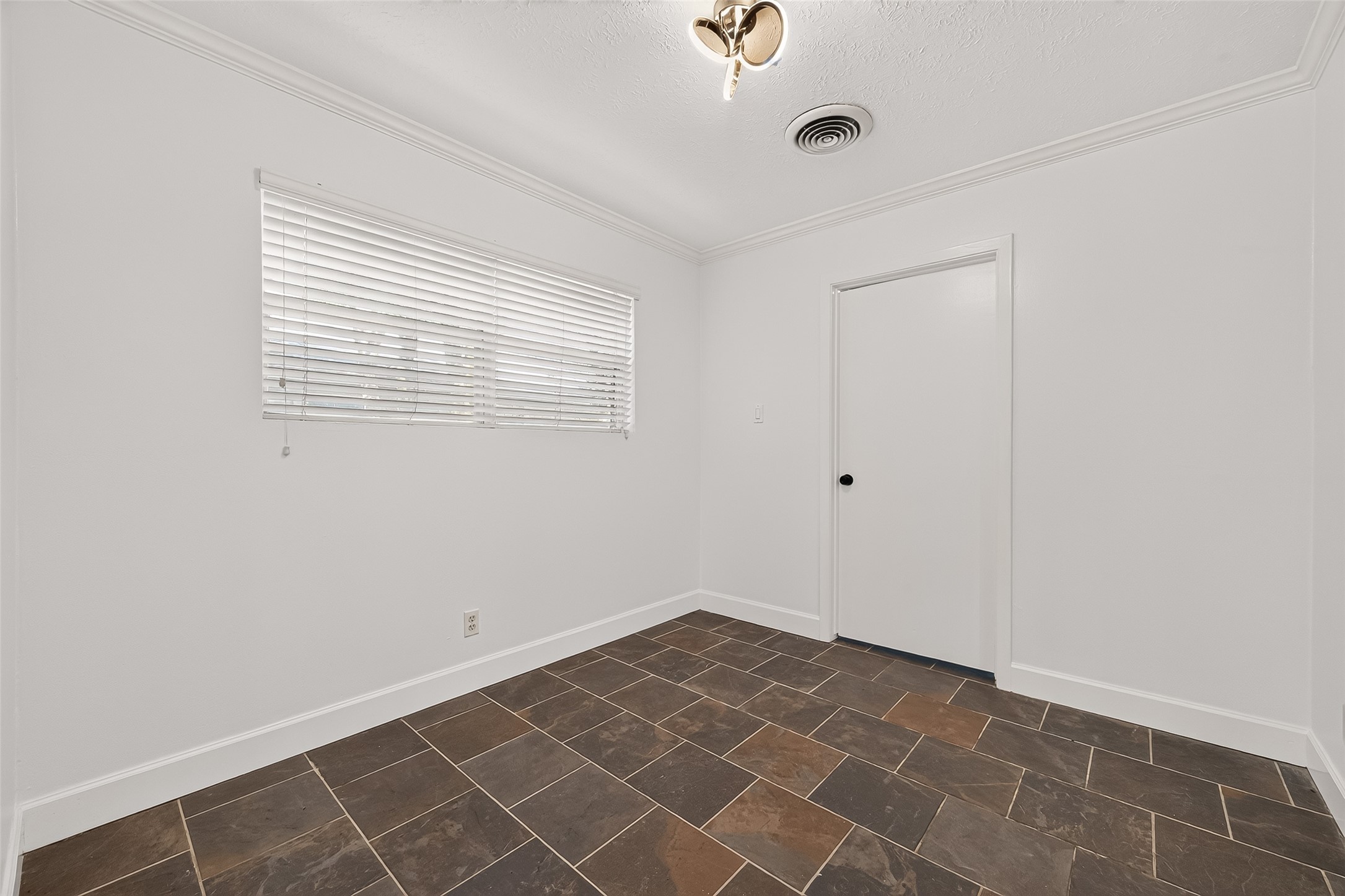 15613 Shanghai Street Property Photo 26